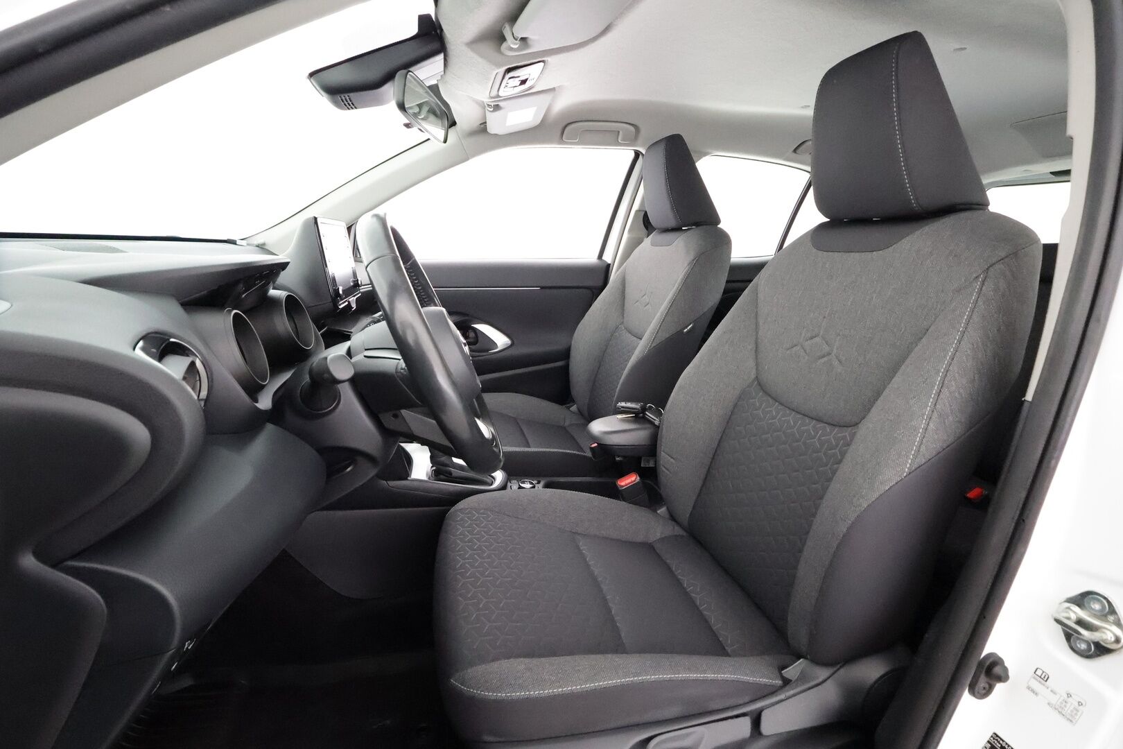 TOYOTA YARIS CROSS 2023 1,5 Hybrid AWD-i Active - | ACC | Lohkolämmitin | P.Kamera | Kaistavahti | Apple&Android | Ratinlämmitys | Kahdet renkaat |