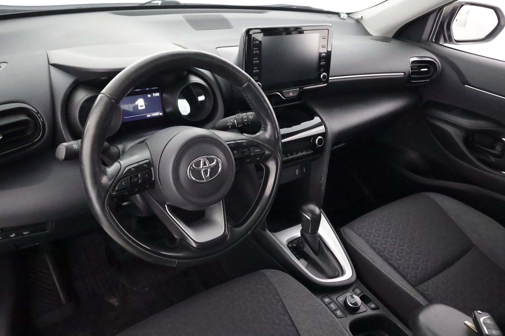 TOYOTA YARIS CROSS 2023 1,5 Hybrid AWD-i Active - | ACC | Lohkolämmitin | P.Kamera | Kaistavahti | Apple&Android | Ratinlämmitys | Kahdet renkaat |