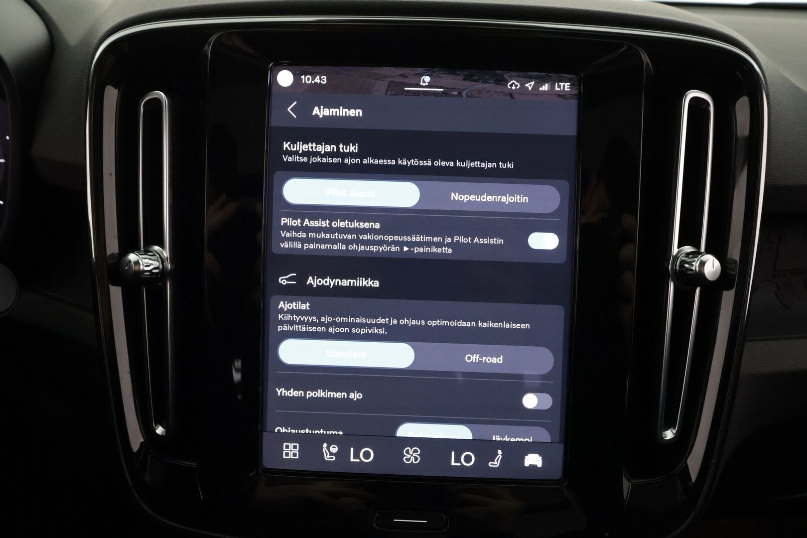 Volvo XC40 2023 Recharge Twin Ultimate - | ACC | ILP | Koukku | 360° | Panorama | Harman/Kardon | Muistipenkki | Sporttipenkit sähköllä | BLIS | Pilot Assist | Merkkihuollot | 2x renkaat aluin |