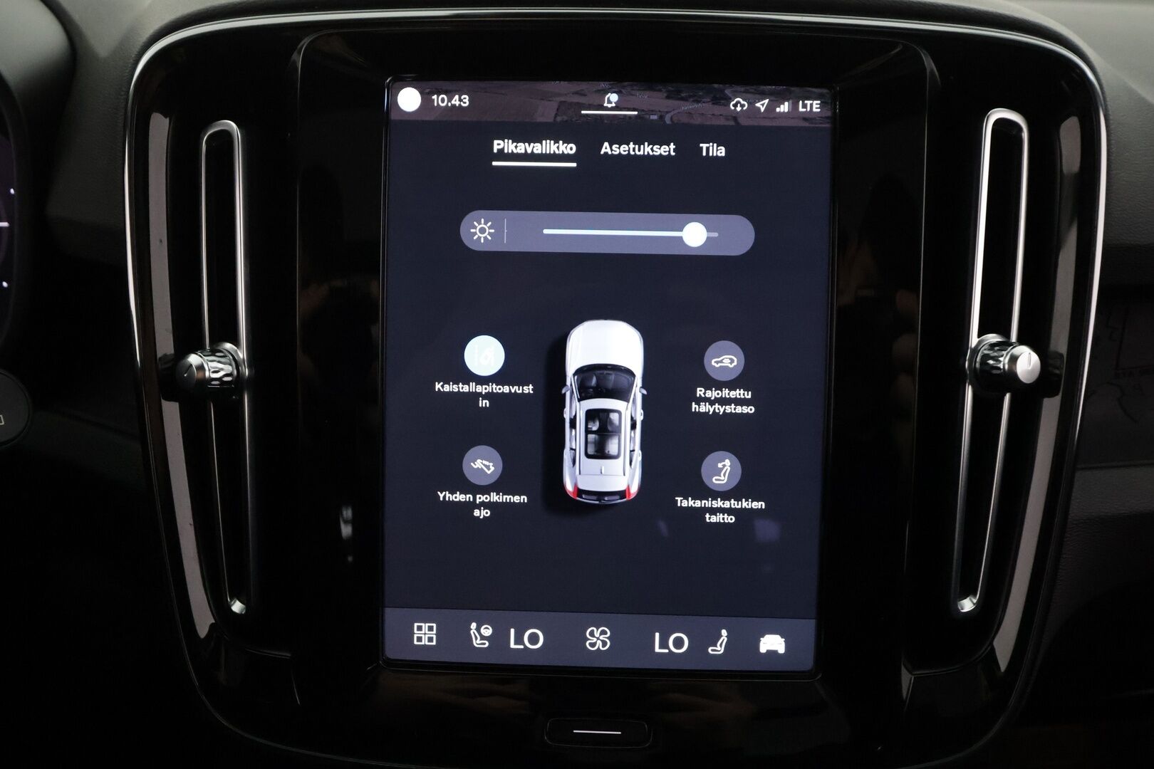 Volvo XC40 2023 Recharge Twin Ultimate - | ACC | ILP | Koukku | 360° | Panorama | Harman/Kardon | Muistipenkki | Sporttipenkit sähköllä | BLIS | Pilot Assist | Merkkihuollot | 2x renkaat aluin |