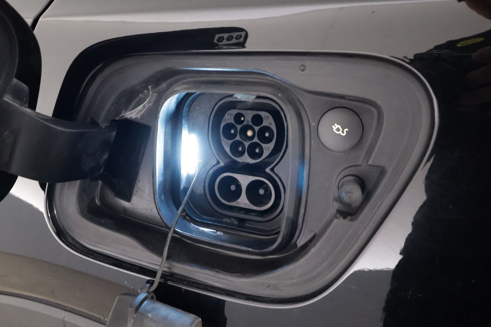 Volvo XC40 2023 Recharge Twin Ultimate - | ACC | ILP | Koukku | 360° | Panorama | Harman/Kardon | Muistipenkki | Sporttipenkit sähköllä | BLIS | Pilot Assist | Merkkihuollot | 2x renkaat aluin |