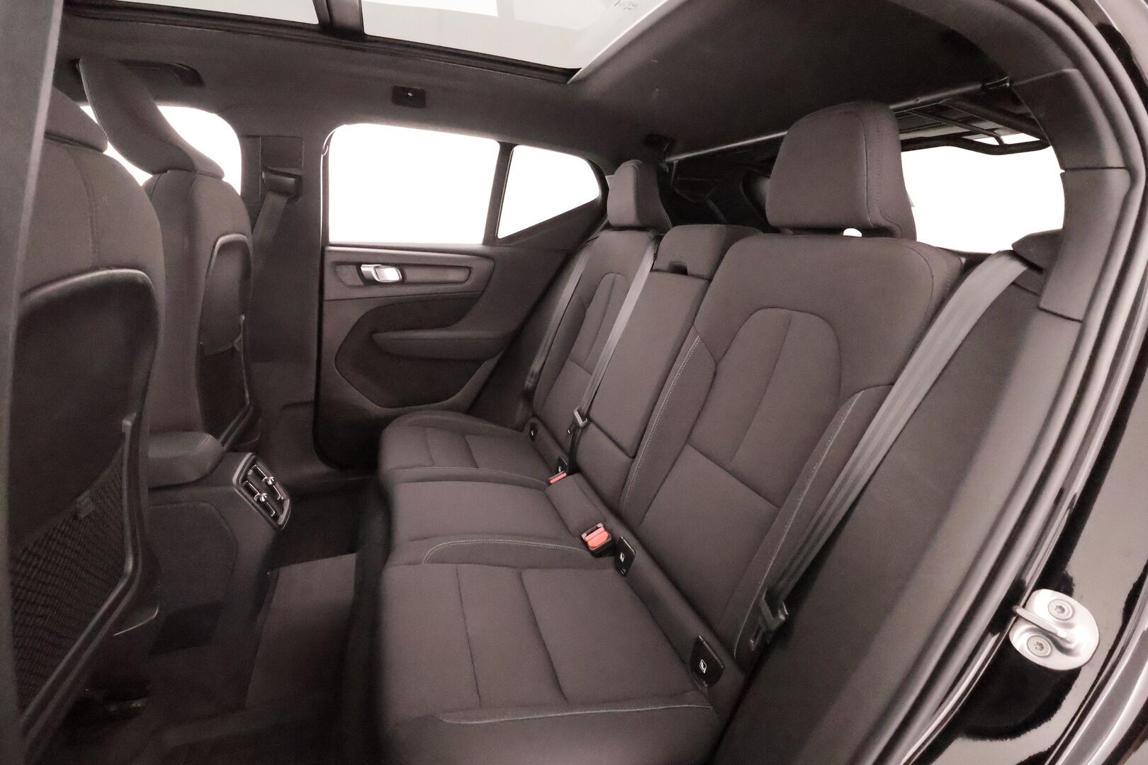 Volvo XC40 2023 Recharge Twin Ultimate - | ACC | ILP | Koukku | 360° | Panorama | Harman/Kardon | Muistipenkki | Sporttipenkit sähköllä | BLIS | Pilot Assist | Merkkihuollot | 2x renkaat aluin |