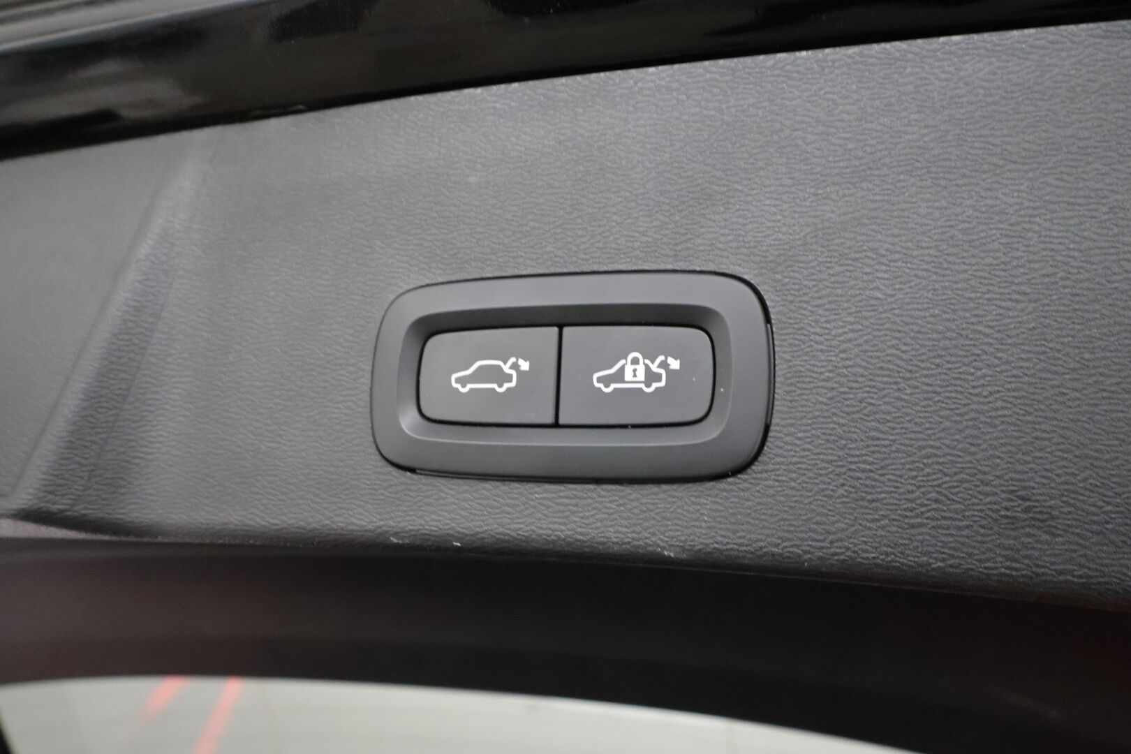 Volvo XC40 2023 Recharge Twin Ultimate - | ACC | ILP | Koukku | 360° | Panorama | Harman/Kardon | Muistipenkki | Sporttipenkit sähköllä | BLIS | Pilot Assist | Merkkihuollot | 2x renkaat aluin |