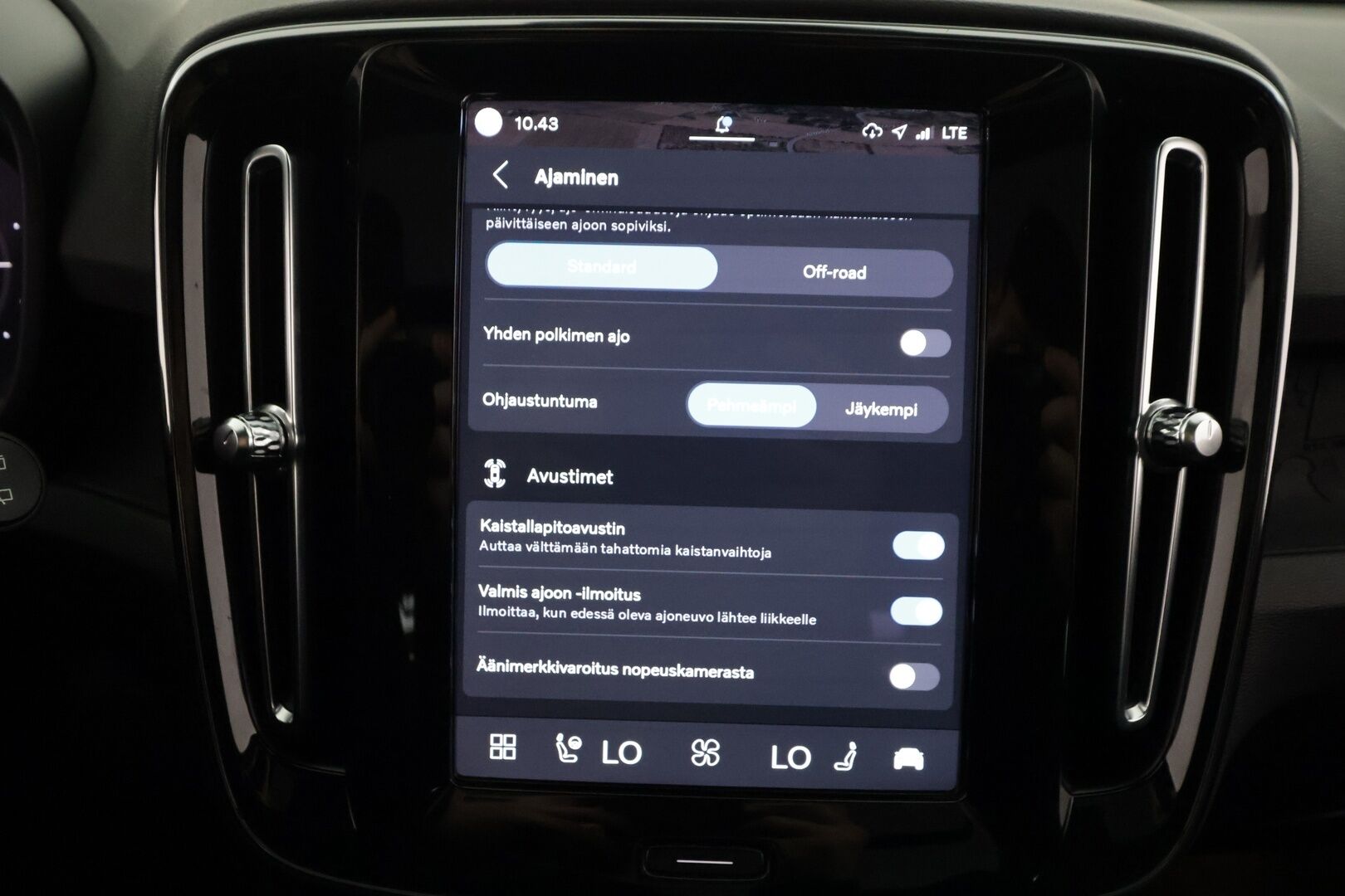 Volvo XC40 2023 Recharge Twin Ultimate - | ACC | ILP | Koukku | 360° | Panorama | Harman/Kardon | Muistipenkki | Sporttipenkit sähköllä | BLIS | Pilot Assist | Merkkihuollot | 2x renkaat aluin |
