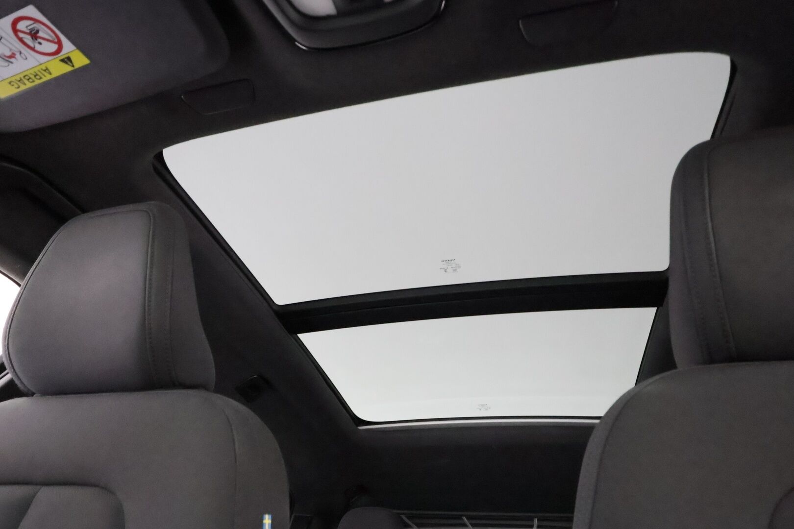 Volvo XC40 2023 Recharge Twin Ultimate - | ACC | ILP | Koukku | 360° | Panorama | Harman/Kardon | Muistipenkki | Sporttipenkit sähköllä | BLIS | Pilot Assist | Merkkihuollot | 2x renkaat aluin |