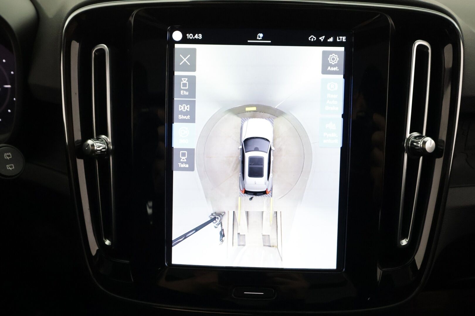 Volvo XC40 2023 Recharge Twin Ultimate - | ACC | ILP | Koukku | 360° | Panorama | Harman/Kardon | Muistipenkki | Sporttipenkit sähköllä | BLIS | Pilot Assist | Merkkihuollot | 2x renkaat aluin |