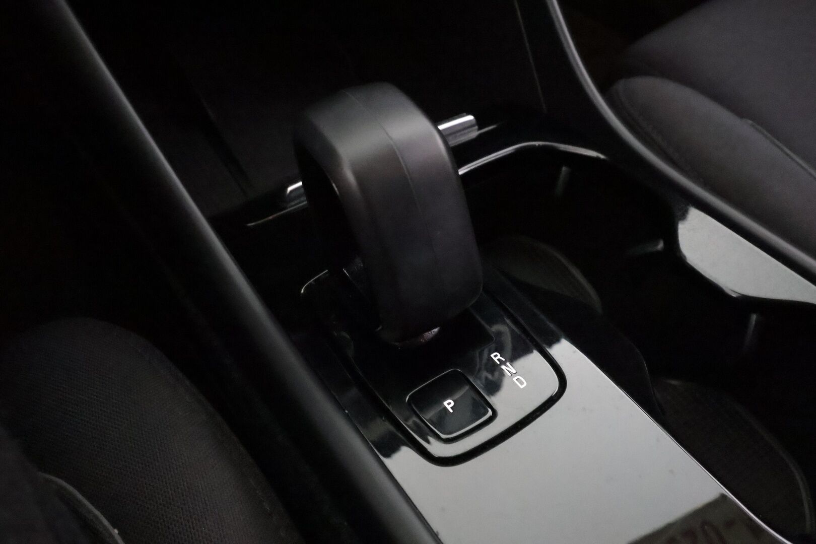Volvo XC40 2023 Recharge Twin Ultimate - | ACC | ILP | Koukku | 360° | Panorama | Harman/Kardon | Muistipenkki | Sporttipenkit sähköllä | BLIS | Pilot Assist | Merkkihuollot | 2x renkaat aluin |
