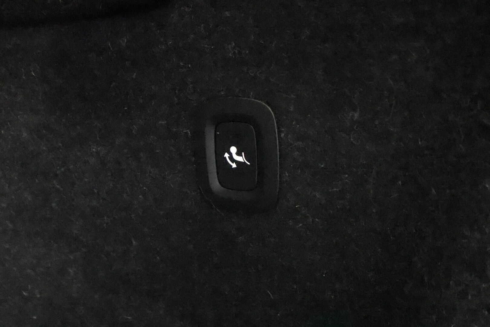 Volvo XC40 2023 Recharge Twin Ultimate - | ACC | ILP | Koukku | 360° | Panorama | Harman/Kardon | Muistipenkki | Sporttipenkit sähköllä | BLIS | Pilot Assist | Merkkihuollot | 2x renkaat aluin |