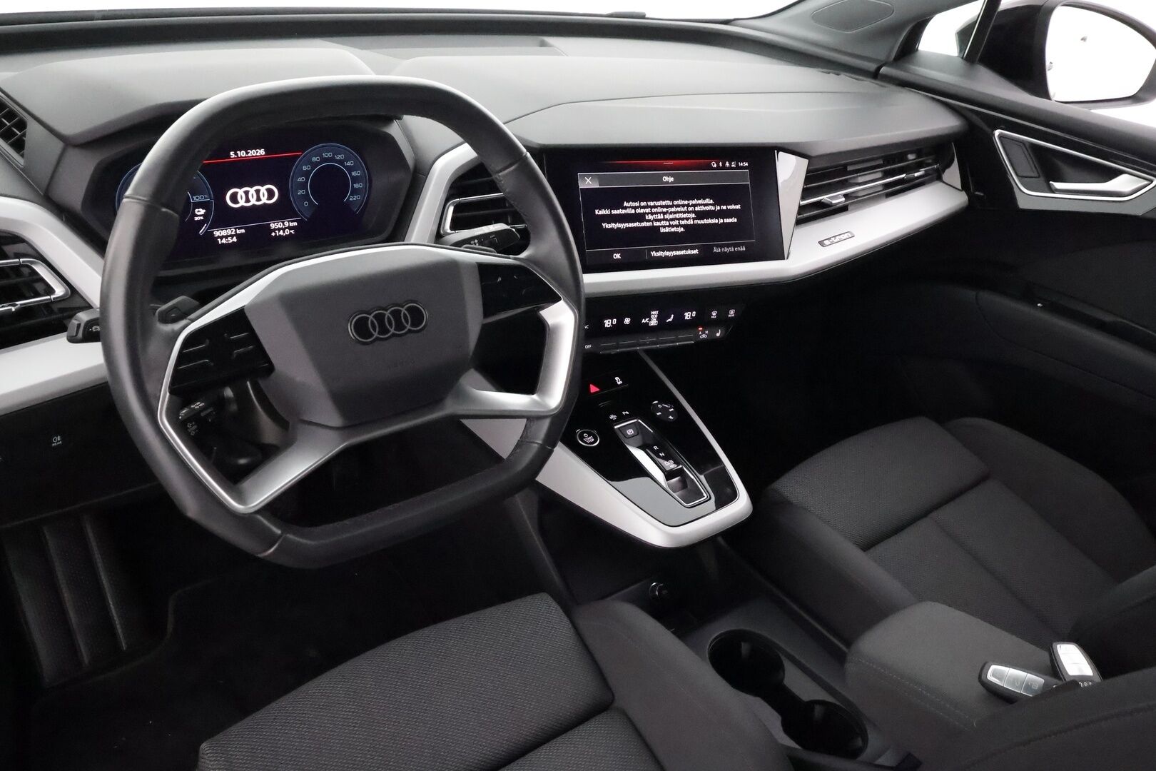 AUDI Q4 E-TRON 2024 40 204hv - | ACC | ILP | Koukku | LED | P.tutkat | Sporttipenkit | Digimittaristo | Apple&Android | Kahdet Renkaat |