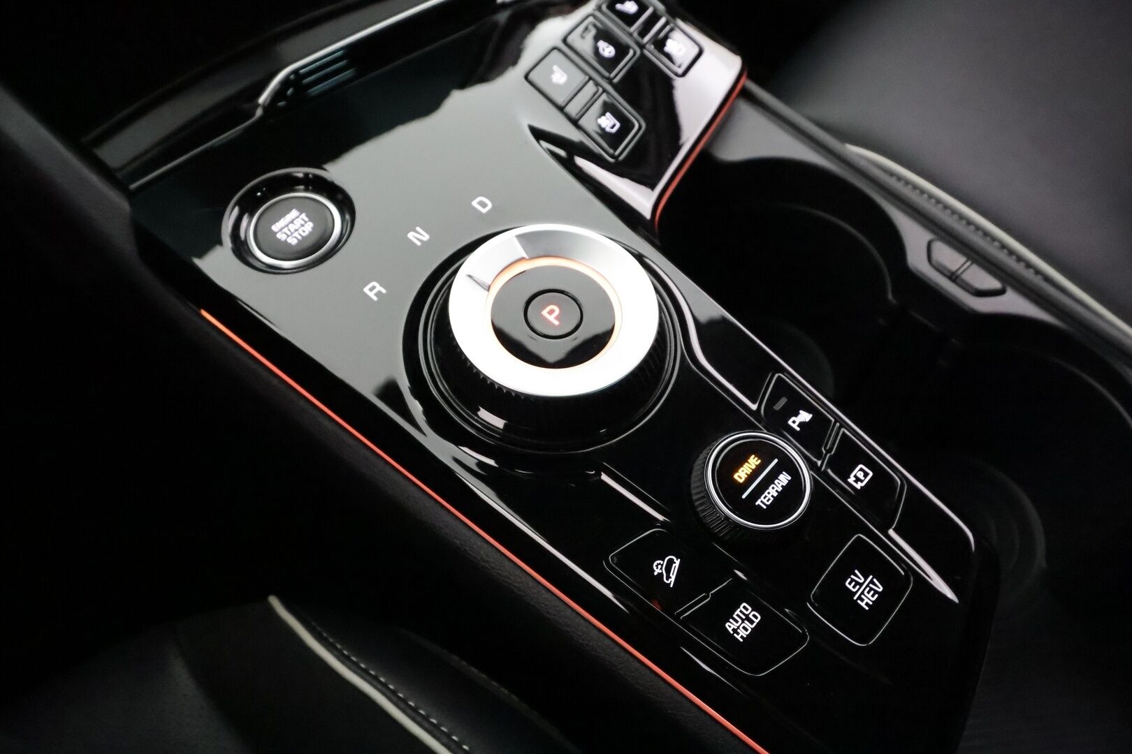 KIA SPORTAGE 2023 1,6 T-GDI AWD Plug-in Hybrid GT-Line AT 265hv - | ACC | 360° | Ilmastoidut sähköpenkit | Muistipenkki | HDA | BSM | Nahka-alcantara | Lämm. ratti | Sähk. takaluukku | Keyless | LED | 