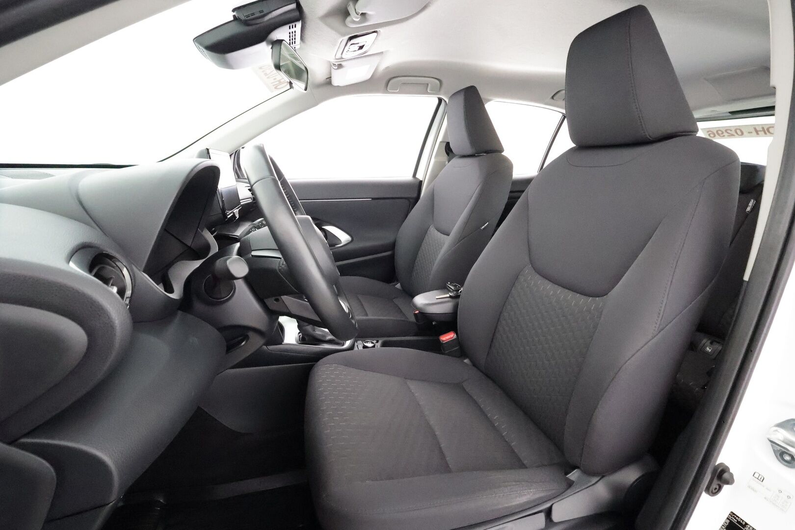 TOYOTA YARIS CROSS 2024 1,5 Hybrid AWD-i Active - | ACC | Facelift | P.kamera ja tutkat | Kaistavahti | PDA | BSM | Lämm. ratti | Apple & Android | Lohko+sisälämmitin | 2x renkaat vanteineen | 
