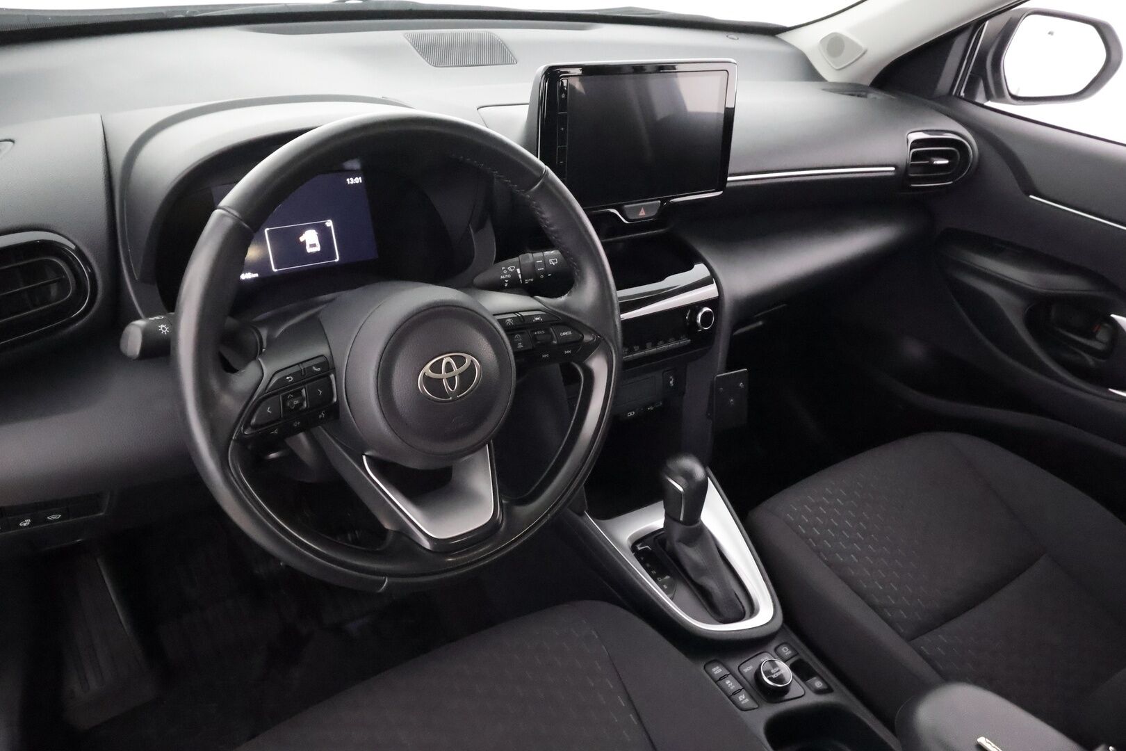 TOYOTA YARIS CROSS 2024 1,5 Hybrid AWD-i Active - | ACC | Facelift | P.kamera ja tutkat | Kaistavahti | PDA | BSM | Lämm. ratti | Apple & Android | Lohko+sisälämmitin | 2x renkaat vanteineen | 