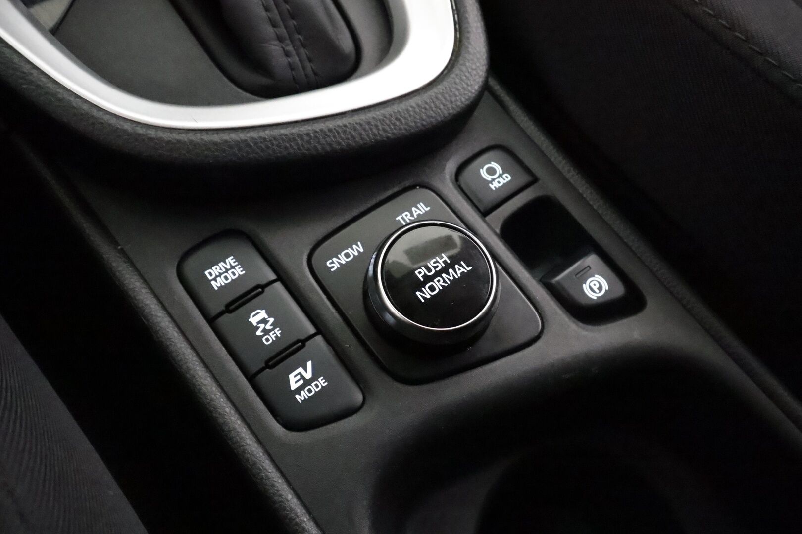 TOYOTA YARIS CROSS 2024 1,5 Hybrid AWD-i Active - | ACC | Facelift | P.kamera ja tutkat | Kaistavahti | PDA | BSM | Lämm. ratti | Apple & Android | Lohko+sisälämmitin | 2x renkaat vanteineen | 