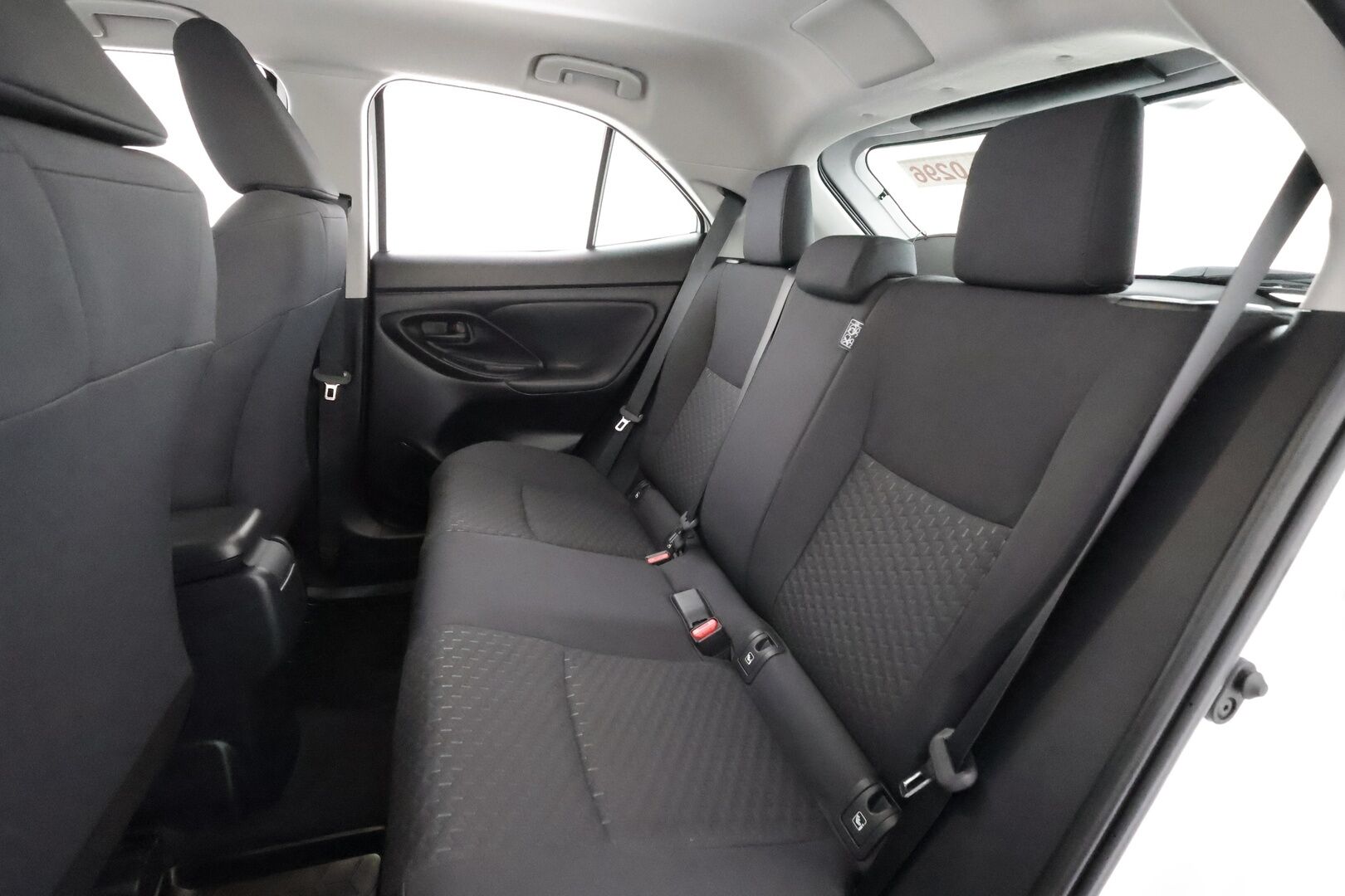 TOYOTA YARIS CROSS 2024 1,5 Hybrid AWD-i Active - | ACC | Facelift | P.kamera ja tutkat | Kaistavahti | PDA | BSM | Lämm. ratti | Apple & Android | Lohko+sisälämmitin | 2x renkaat vanteineen | 