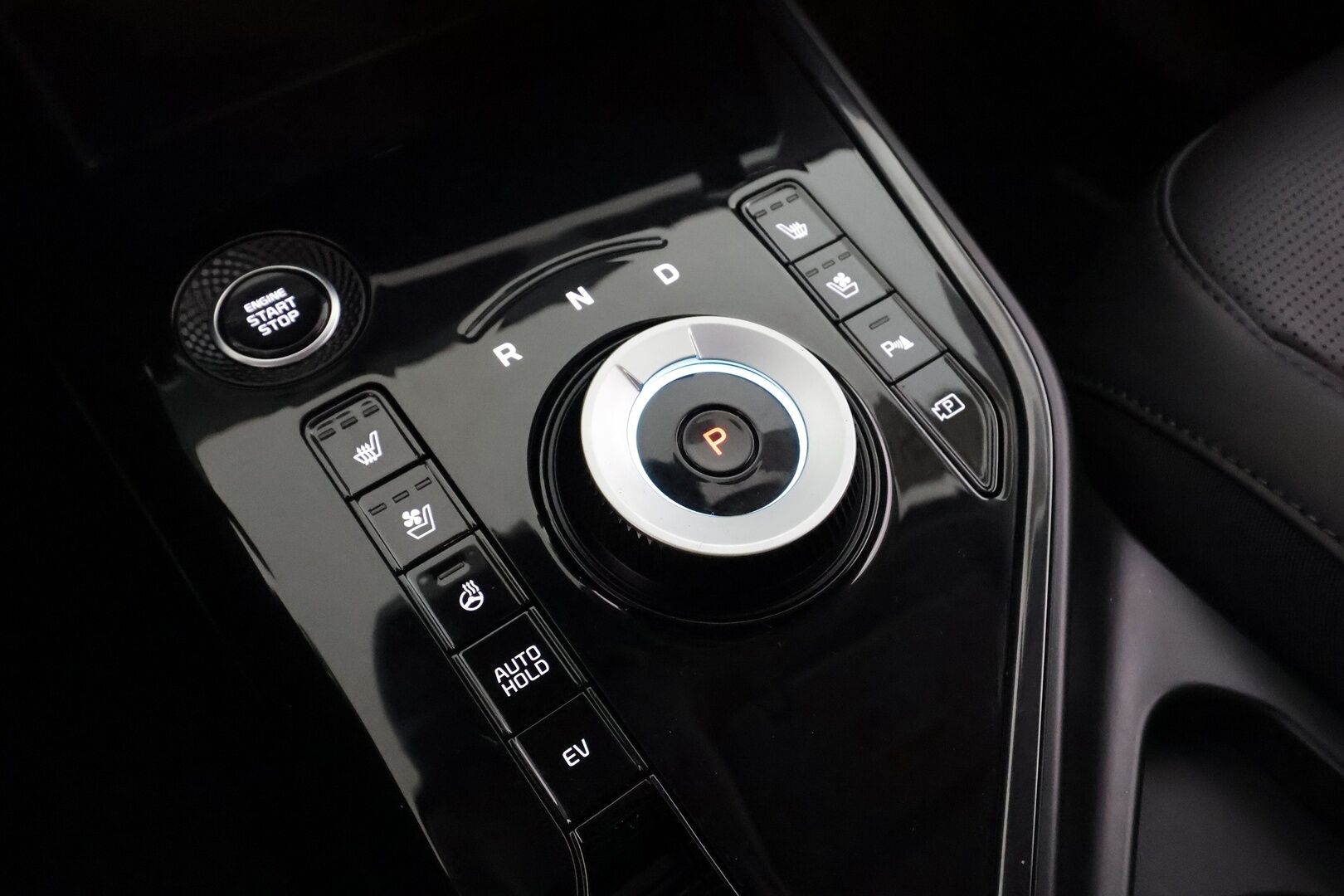 KIA NIRO 2024 1,6 GDI Plug-In Hybrid Business Luxury - | ACC | Koukku | Ilmastoidut nahat | Harman/Kardon | Sähköpenkki | P.kamera | HDA | BSM | Keyless | Sähk. takaluukku | Merkkihuollot | 2x renkaat aluin | 