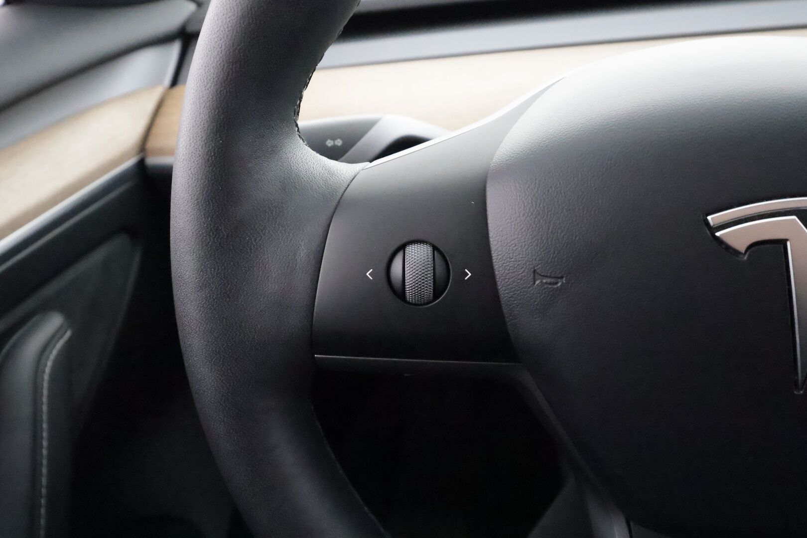 Tesla Model 3 2021 Standard Range Plus - | ACC | ILP | 2x renkaat aluin | Matrix-LED | Lasikatto | Nahkaverhoilu | Muistipenkki | P.kamera ja tutkat | Autosteer | Lämm. ratti | 2x kaapelit | 