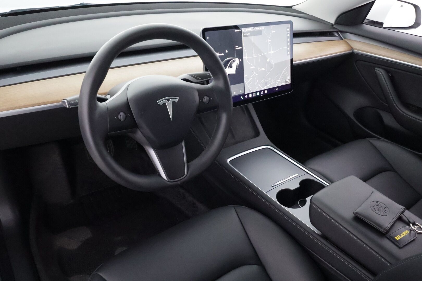 Tesla Model 3 2021 Standard Range Plus - | ACC | ILP | 2x renkaat aluin | Matrix-LED | Lasikatto | Nahkaverhoilu | Muistipenkki | P.kamera ja tutkat | Autosteer | Lämm. ratti | 2x kaapelit | 