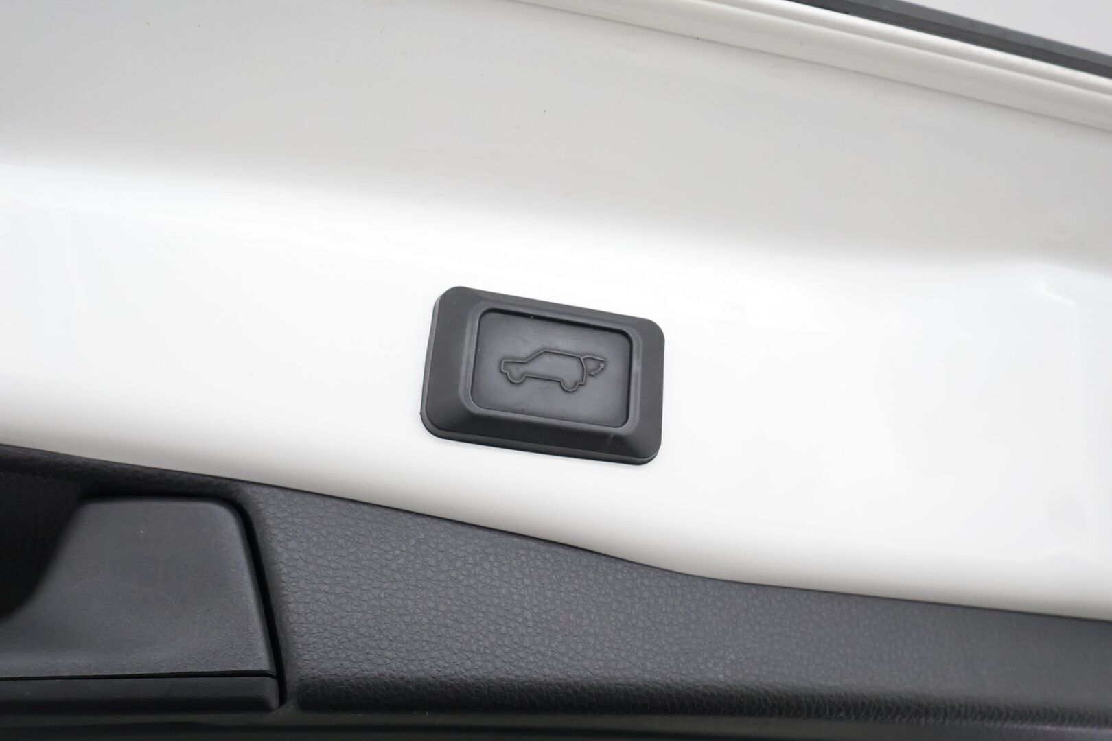 TOYOTA RAV4 2019 2,5 Hybrid AWD-i Premium - | ACC | Webasto | Koukku | Muistipenkki | JBL | 360-Kamera | LED | Ilmastoidut Nahat |  Navi | Apple&Android | Kahdet Renkaat |