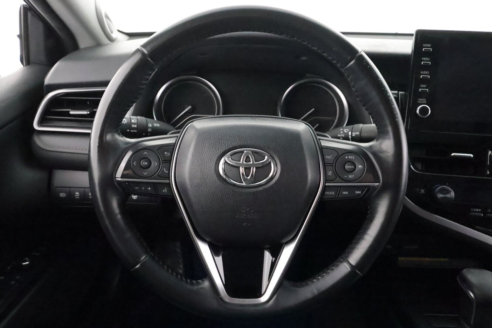 TOYOTA CAMRY 2021 2,5 Hybrid Executive - | ACC | HUD | 360° | JBL | Ilmastoidut sähkönahat | Sähk. selkänojat takana | Keyless | LED | Navi | Apple & Android | Lämm. ratti | LTA | BSM | 