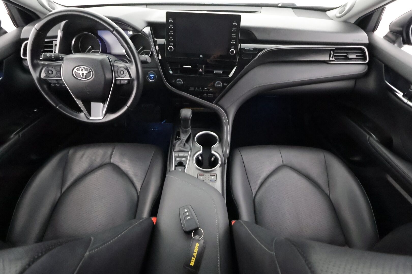 TOYOTA CAMRY 2021 2,5 Hybrid Executive - | ACC | HUD | 360° | JBL | Ilmastoidut sähkönahat | Sähk. selkänojat takana | Keyless | LED | Navi | Apple & Android | Lämm. ratti | LTA | BSM | 