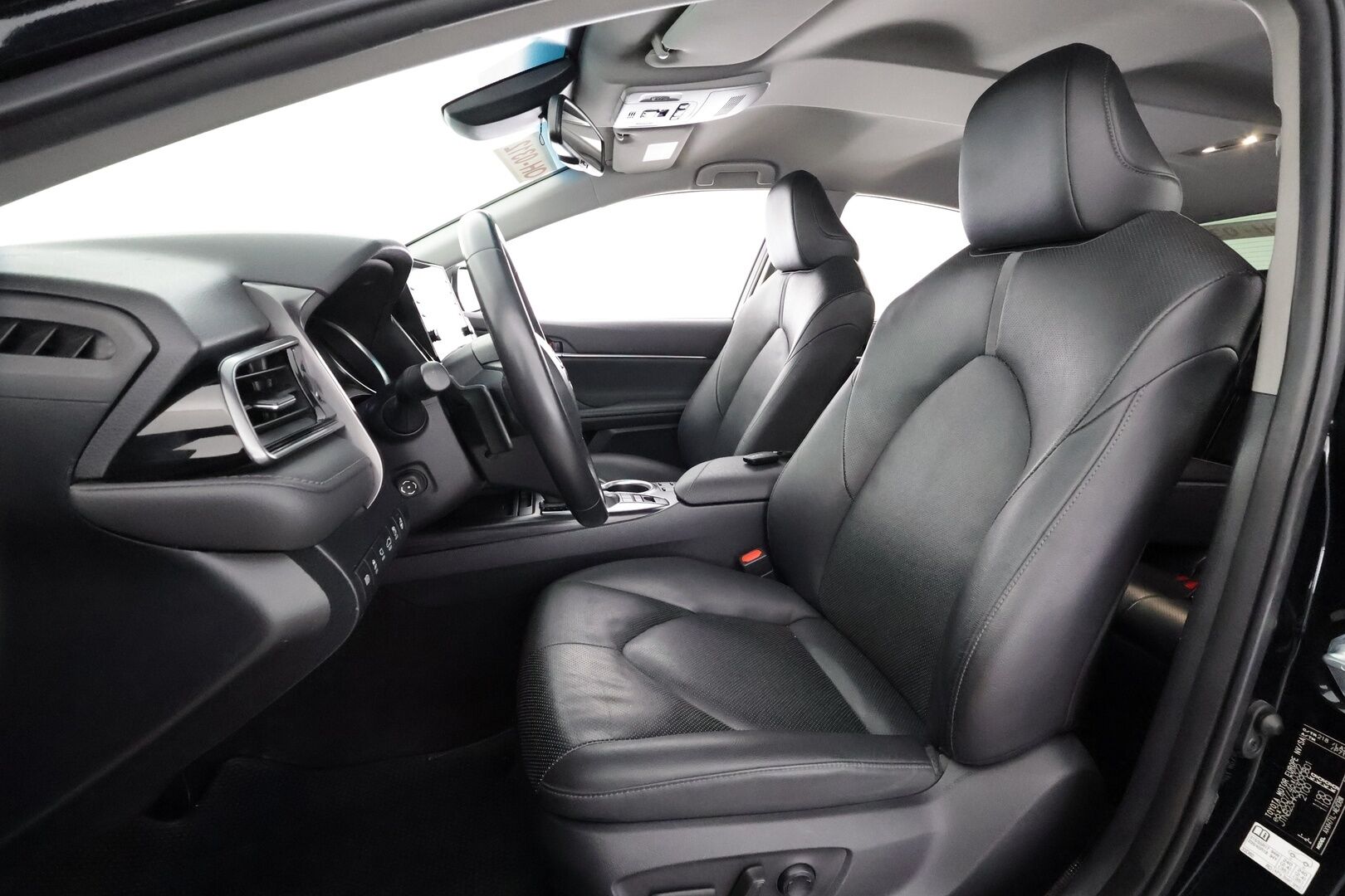 TOYOTA CAMRY 2021 2,5 Hybrid Executive - | ACC | HUD | 360° | JBL | Ilmastoidut sähkönahat | Sähk. selkänojat takana | Keyless | LED | Navi | Apple & Android | Lämm. ratti | LTA | BSM | 