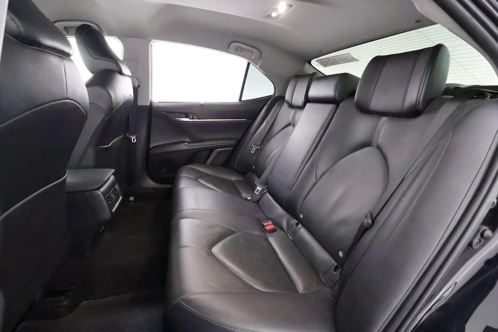 TOYOTA CAMRY 2021 2,5 Hybrid Executive - | ACC | HUD | 360° | JBL | Ilmastoidut sähkönahat | Sähk. selkänojat takana | Keyless | LED | Navi | Apple & Android | Lämm. ratti | LTA | BSM | 