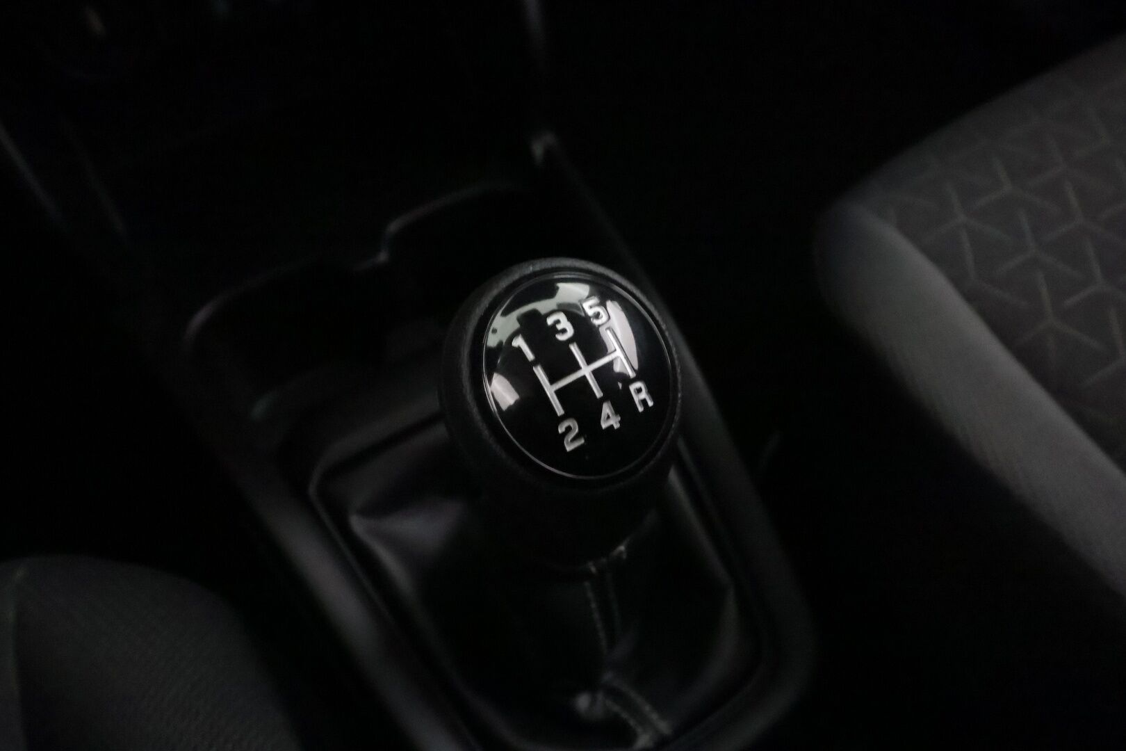 SUZUKI SWIFT 2025 1,2 12V HYBRID 2WD GL+ - | ACC | LED | P.kamera | Navi | Keyless | BSM | Kaistavahti | Apple & Android | Aut. pitkät | Penkinlämmittimet | Ilmastointi | 