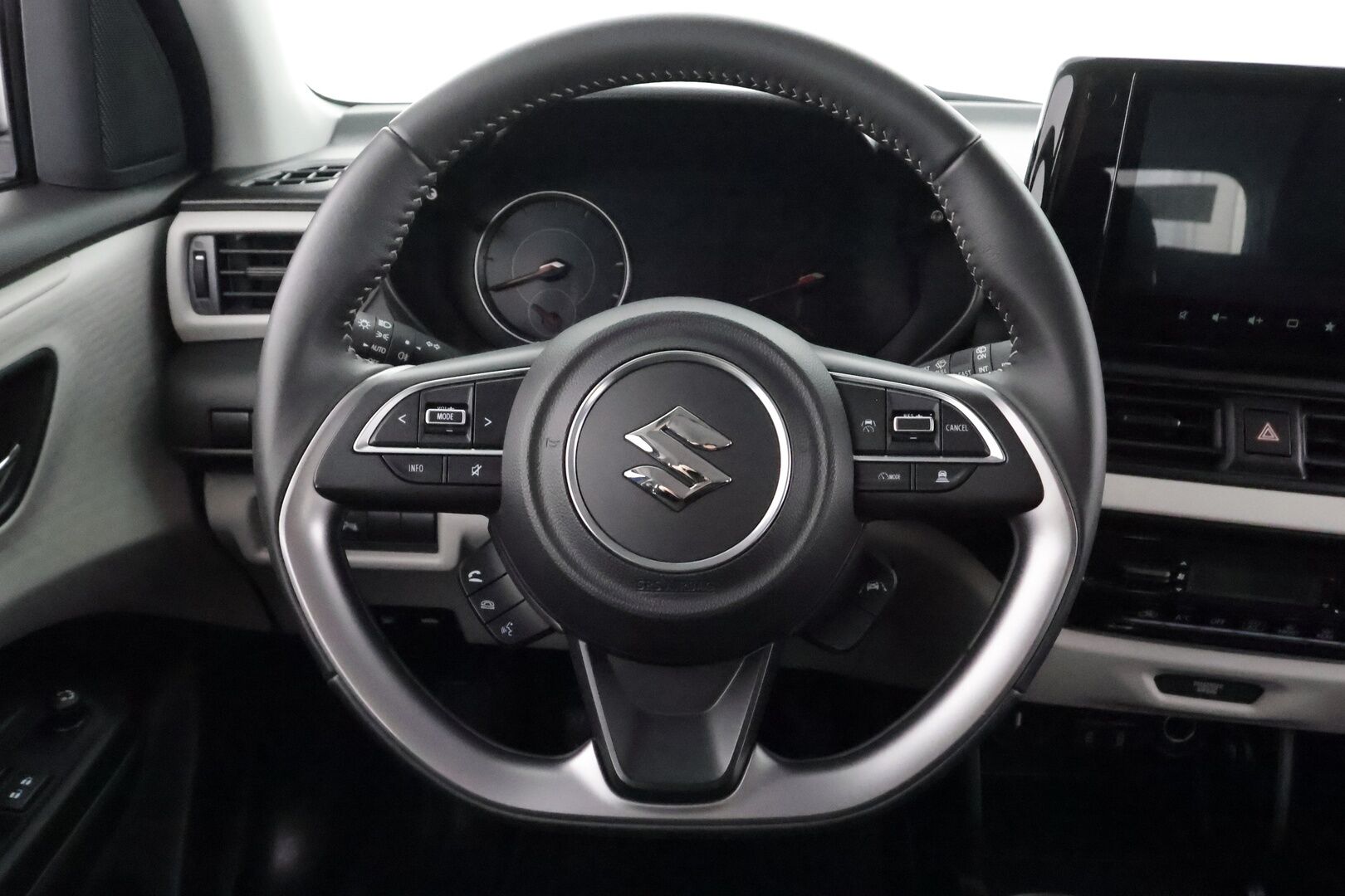 SUZUKI SWIFT 2025 1,2 12V HYBRID 2WD GL+ - | ACC | LED | P.kamera | Navi | Keyless | BSM | Kaistavahti | Apple & Android | Aut. pitkät | Penkinlämmittimet | Ilmastointi | 