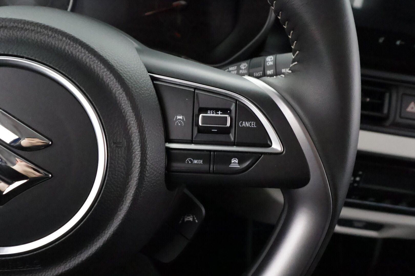 SUZUKI SWIFT 2025 1,2 12V HYBRID 2WD GL+ - | ACC | LED | P.kamera | Navi | Keyless | BSM | Kaistavahti | Apple & Android | Aut. pitkät | Penkinlämmittimet | Ilmastointi | 