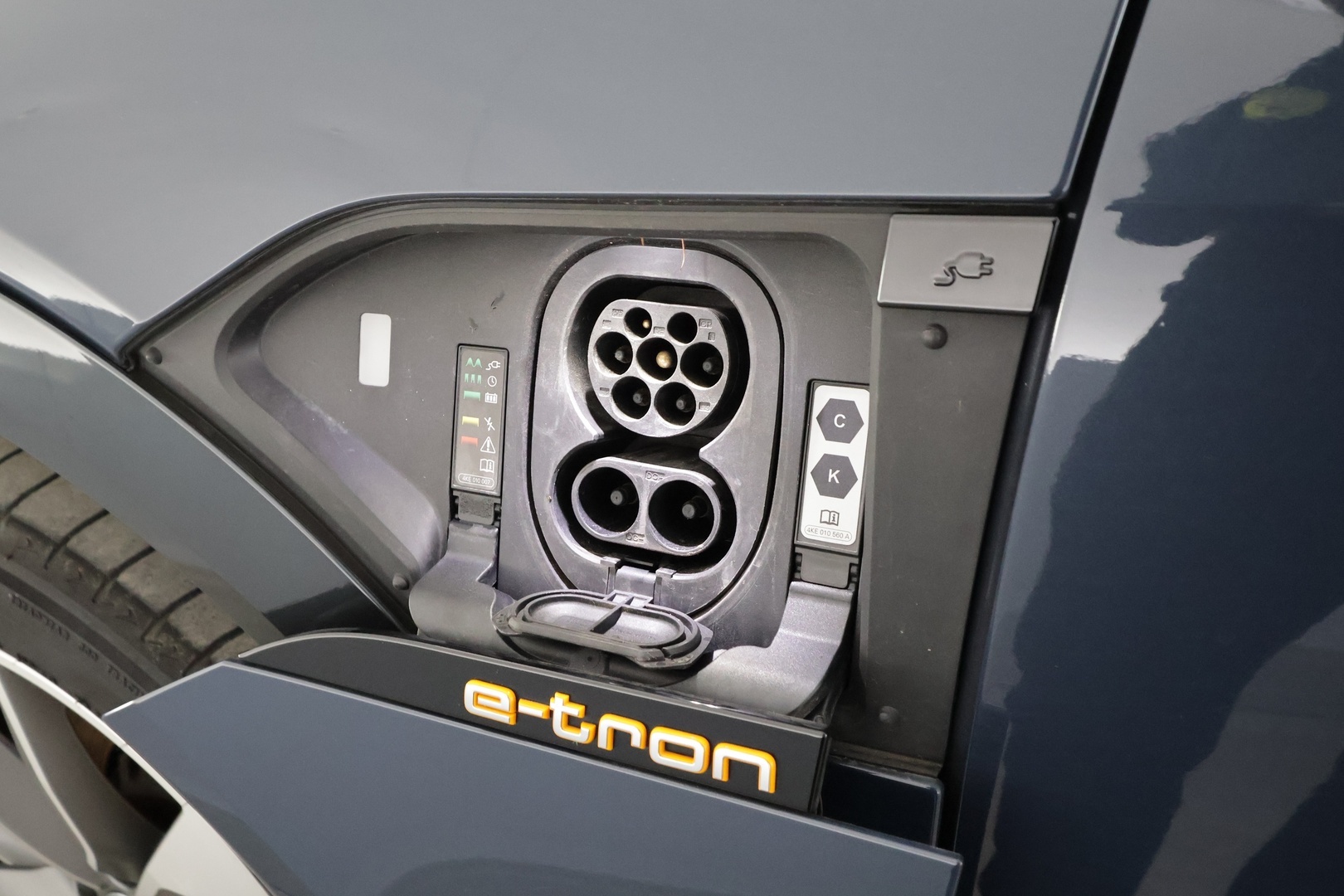 Audi e-tron 2022 Sportback Edition S line 55 quattro - | ACC | HUD | B&O | Panorama | Tikkinahat | Muistipenkki | Matrix | Night Vision | Kamerapeilit | P.kamera | Kaistaohjaus | Ambient light | 