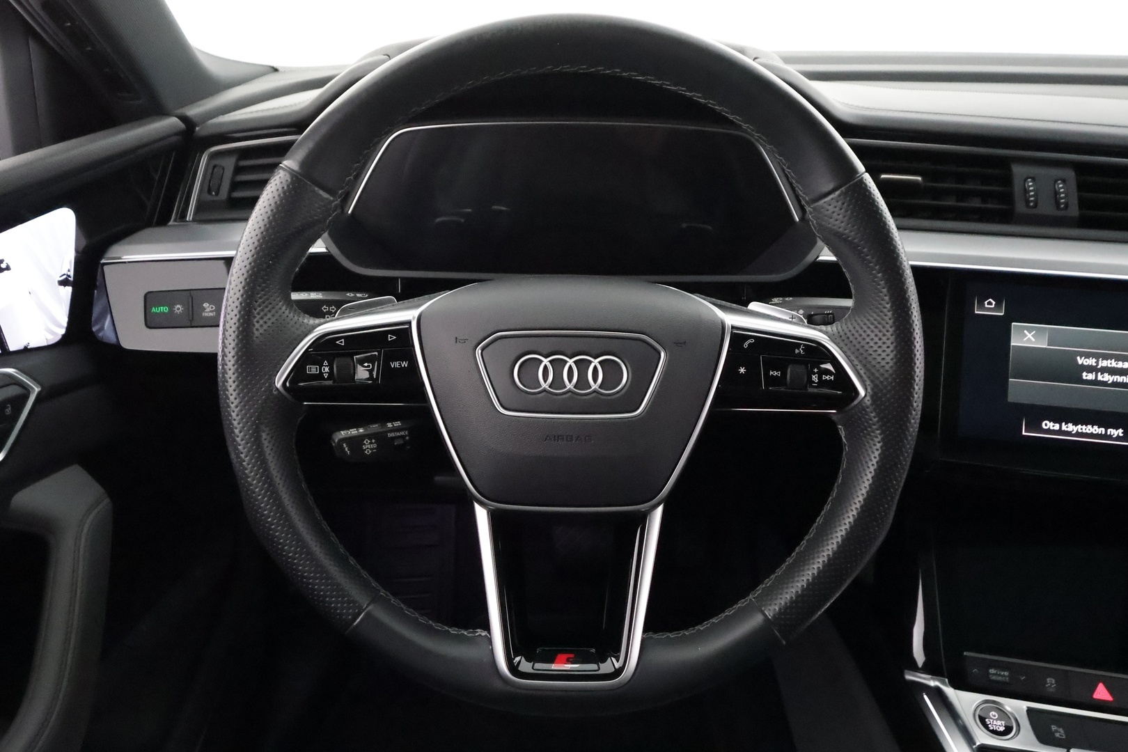 Audi e-tron 2022 Sportback Edition S line 55 quattro - | ACC | HUD | B&O | Panorama | Tikkinahat | Muistipenkki | Matrix | Night Vision | Kamerapeilit | P.kamera | Kaistaohjaus | Ambient light | 