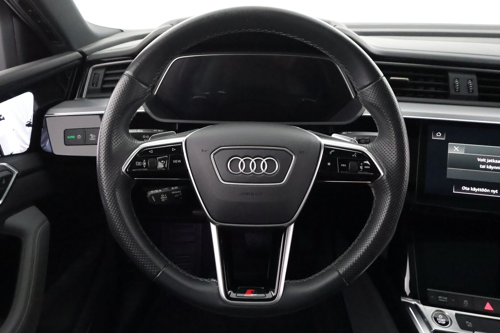 Audi e-tron 2022 Sportback Edition S line 55 quattro - | ACC | HUD | B&O | Panorama | Tikkinahat | Muistipenkki | Matrix | Night Vision | Kamerapeilit | P.kamera | Kaistaohjaus | Ambient light | 