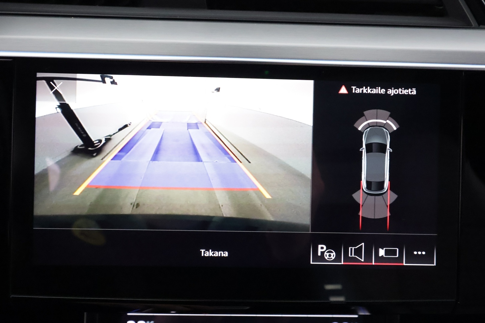 Audi e-tron 2022 Sportback Edition S line 55 quattro - | ACC | HUD | B&O | Panorama | Tikkinahat | Muistipenkki | Matrix | Night Vision | Kamerapeilit | P.kamera | Kaistaohjaus | Ambient light | 