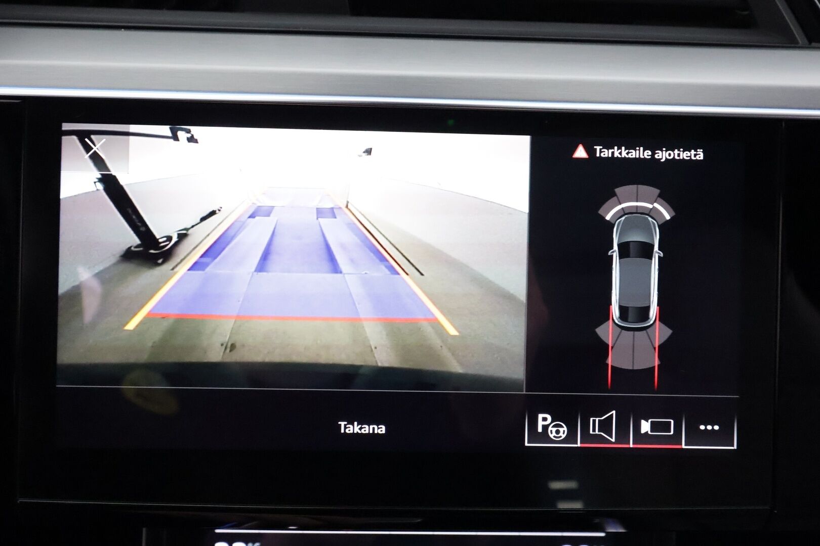 Audi e-tron 2022 Sportback Edition S line 55 quattro - | ACC | HUD | B&O | Panorama | Tikkinahat | Muistipenkki | Matrix | Night Vision | Kamerapeilit | P.kamera | Kaistaohjaus | Ambient light | 