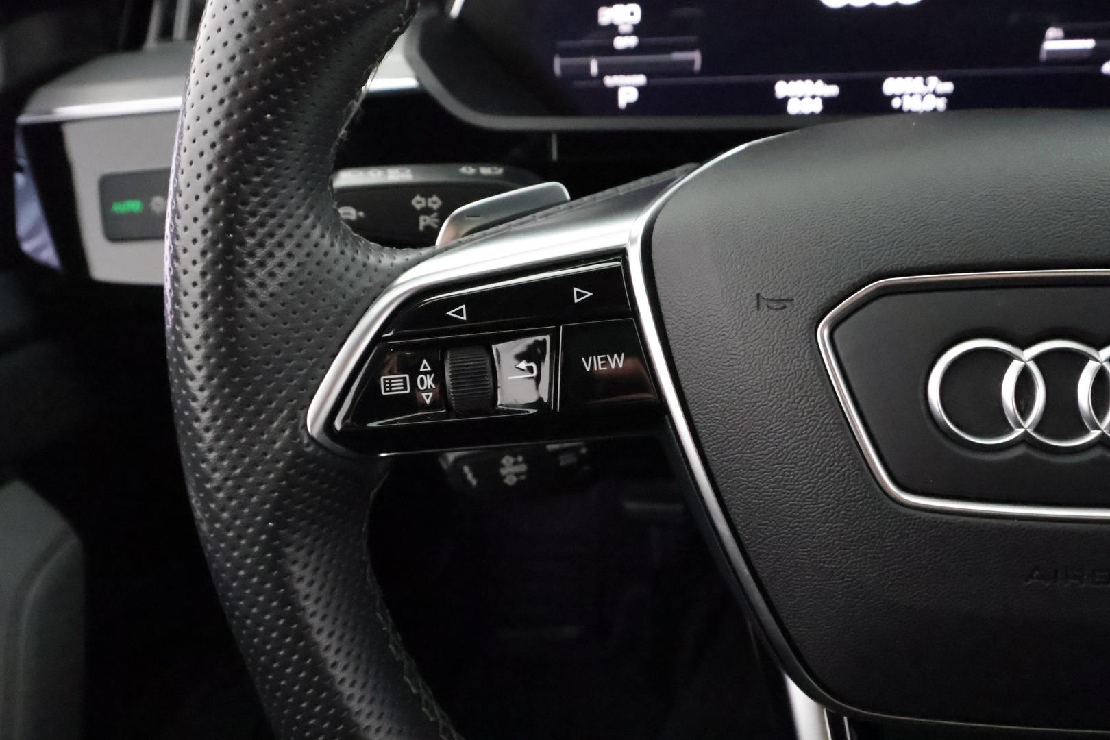 Audi e-tron 2022 Sportback Edition S line 55 quattro - | ACC | HUD | B&O | Panorama | Tikkinahat | Muistipenkki | Matrix | Night Vision | Kamerapeilit | P.kamera | Kaistaohjaus | Ambient light | 