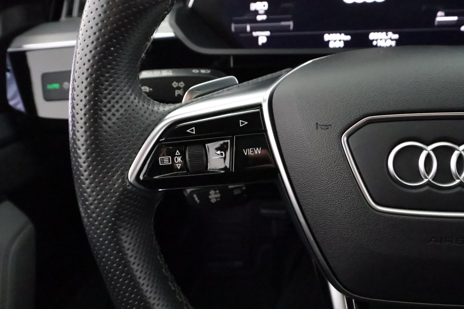 Audi e-tron 2022 Sportback Edition S line 55 quattro - | ACC | HUD | B&O | Panorama | Tikkinahat | Muistipenkki | Matrix | Night Vision | Kamerapeilit | P.kamera | Kaistaohjaus | Ambient light | 