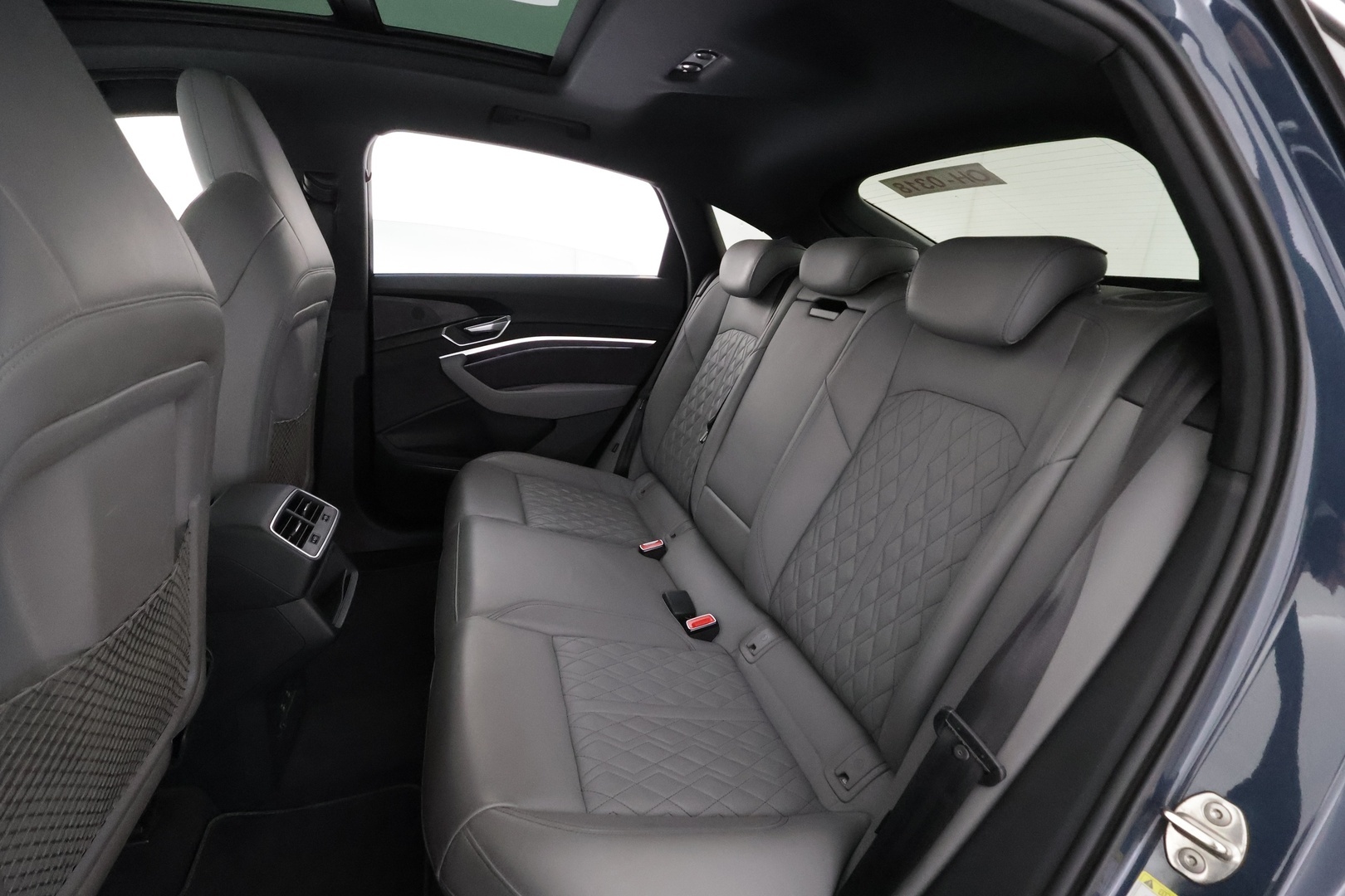 Audi e-tron 2022 Sportback Edition S line 55 quattro - | ACC | HUD | B&O | Panorama | Tikkinahat | Muistipenkki | Matrix | Night Vision | Kamerapeilit | P.kamera | Kaistaohjaus | Ambient light | 