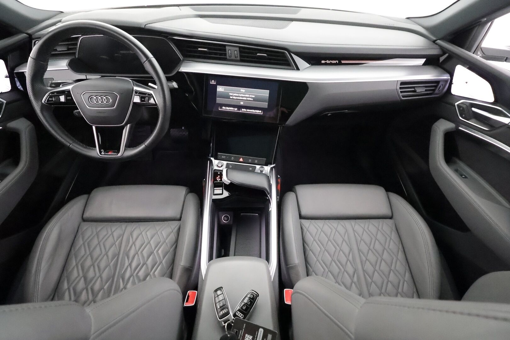 Audi e-tron 2022 Sportback Edition S line 55 quattro - | ACC | HUD | B&O | Panorama | Tikkinahat | Muistipenkki | Matrix | Night Vision | Kamerapeilit | P.kamera | Kaistaohjaus | Ambient light | 