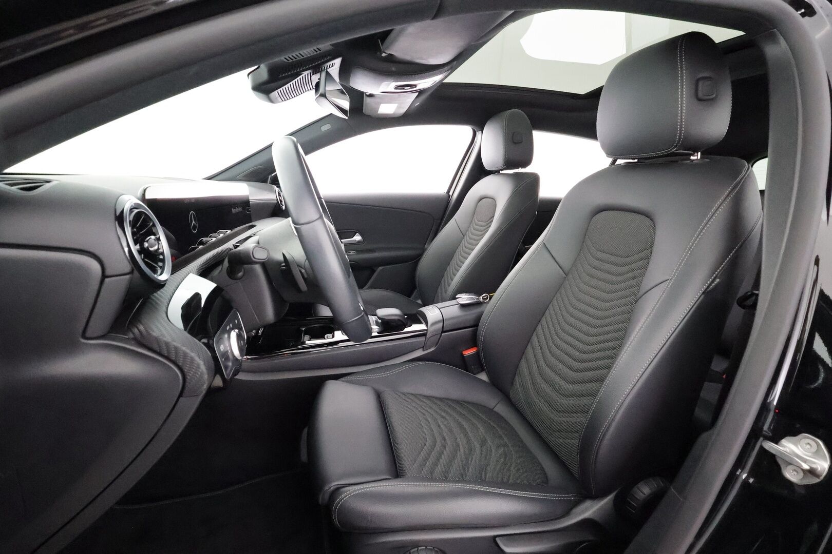 Mercedes-Benz A 2023 180 A Business - | Distronic+ | Kattoluukku | Widescreen | P.kamera | Puolinahat | BSM | Lane Assist | LED | Navi | Apple & Android | Merkkihuollettu | 