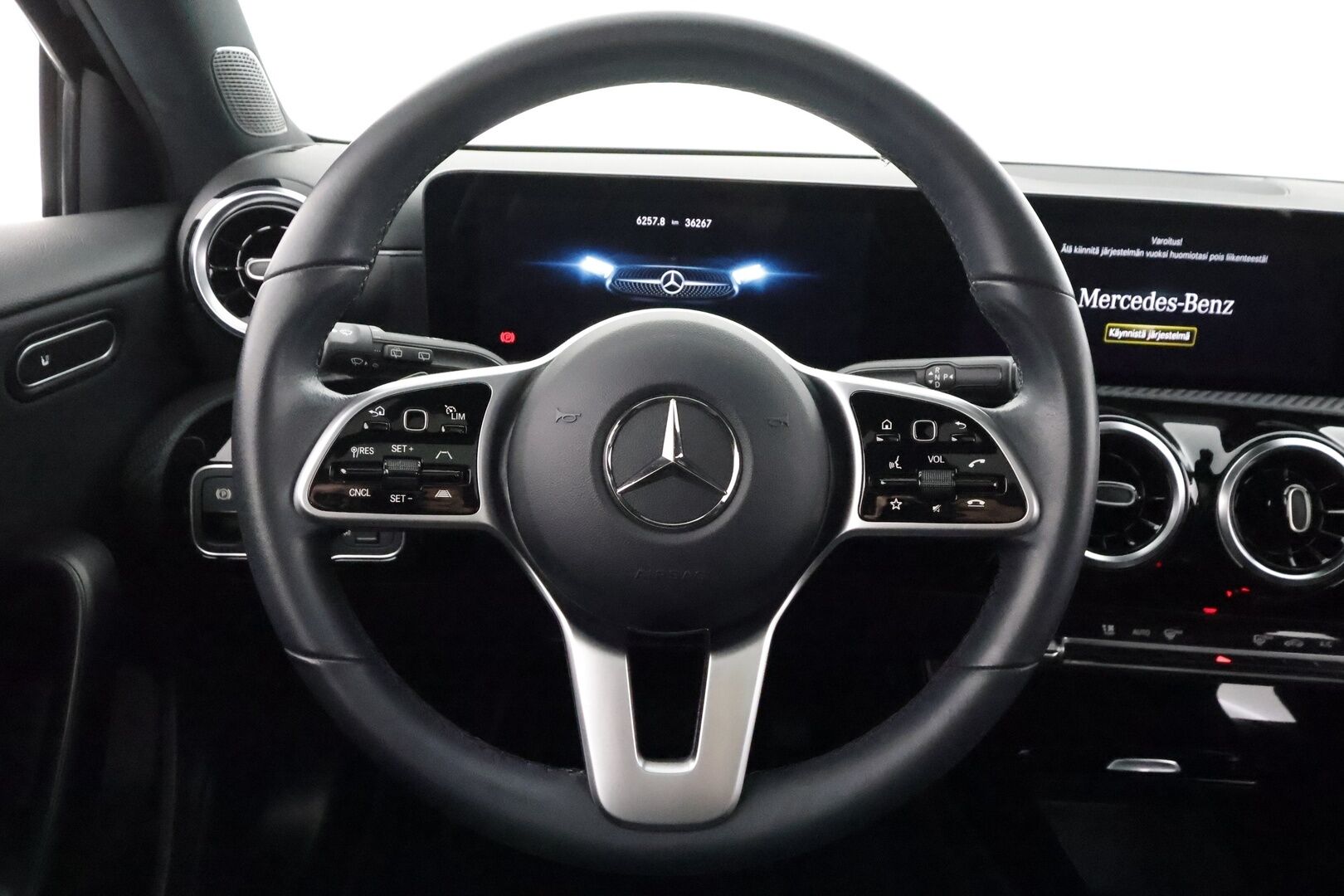 Mercedes-Benz A 2023 180 A Business - | Distronic+ | Kattoluukku | Widescreen | P.kamera | Puolinahat | BSM | Lane Assist | LED | Navi | Apple & Android | Merkkihuollettu | 