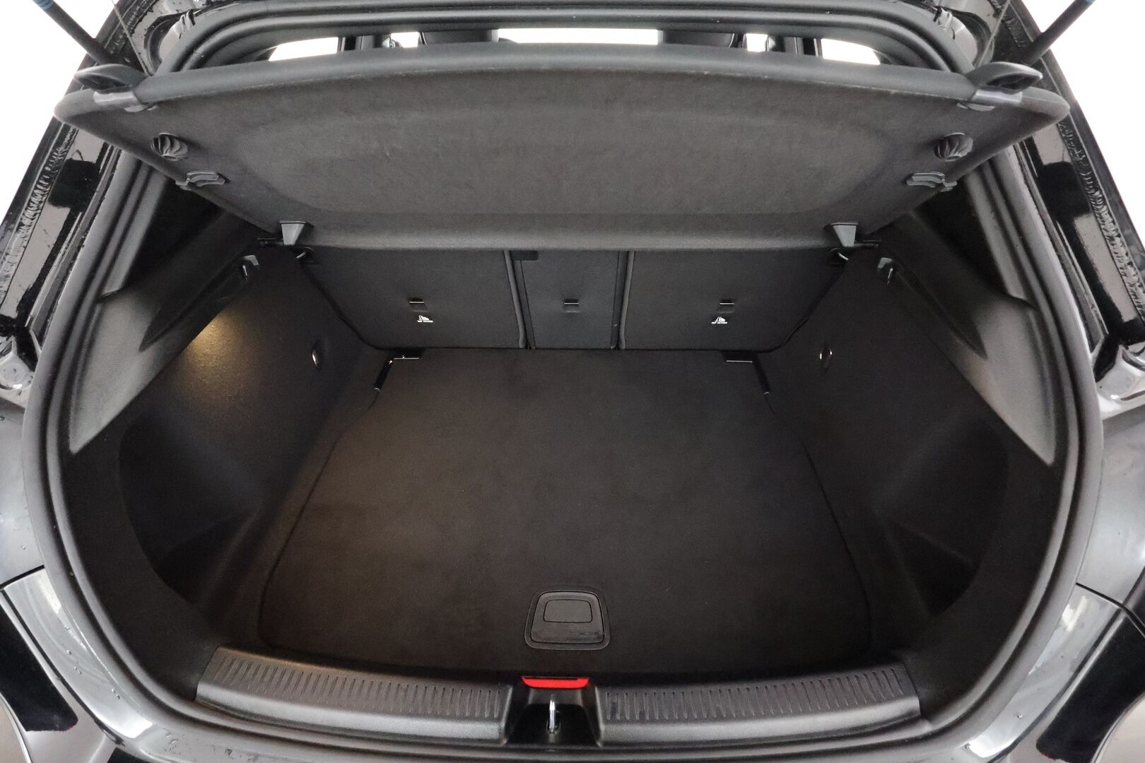 Mercedes-Benz A 2023 180 A Business - | Distronic+ | Kattoluukku | Widescreen | P.kamera | Puolinahat | BSM | Lane Assist | LED | Navi | Apple & Android | Merkkihuollettu | 