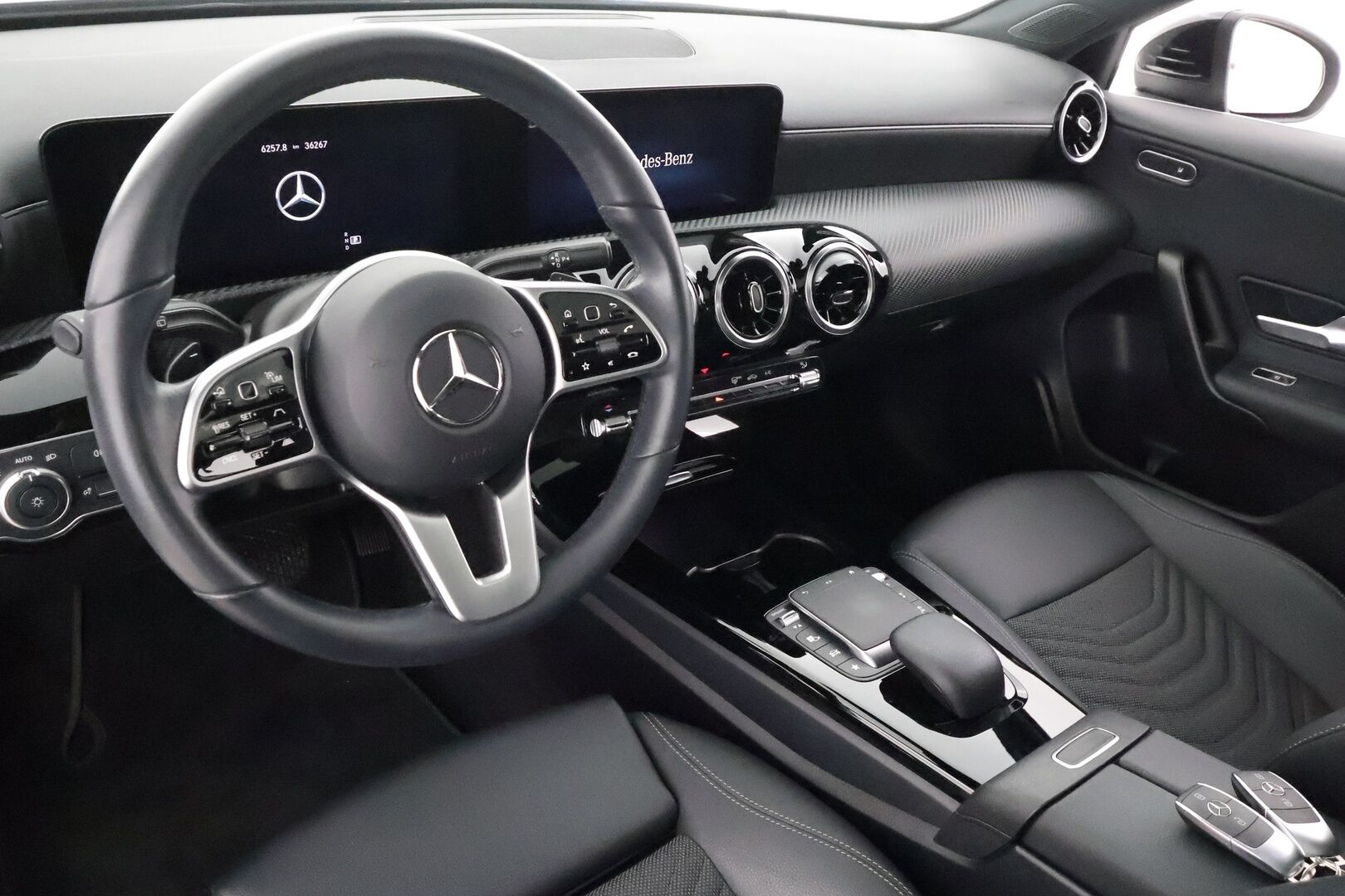 Mercedes-Benz A 2023 180 A Business - | Distronic+ | Kattoluukku | Widescreen | P.kamera | Puolinahat | BSM | Lane Assist | LED | Navi | Apple & Android | Merkkihuollettu | 