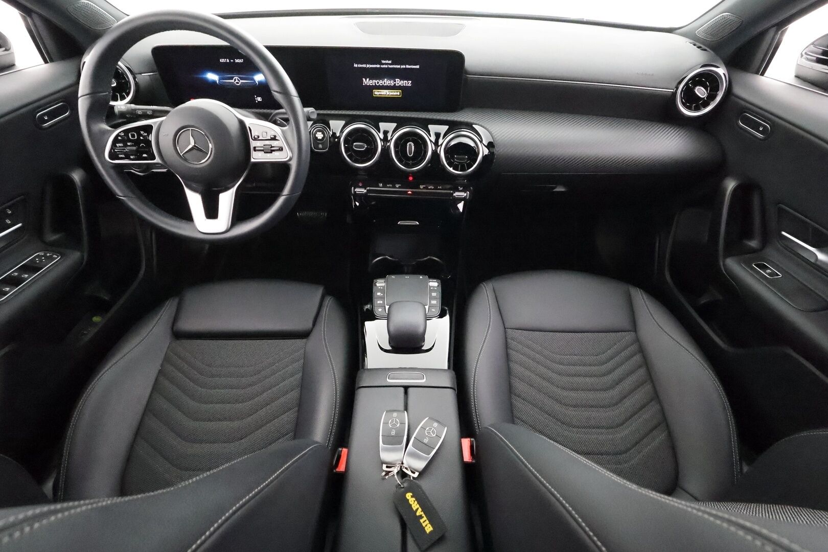 Mercedes-Benz A 2023 180 A Business - | Distronic+ | Kattoluukku | Widescreen | P.kamera | Puolinahat | BSM | Lane Assist | LED | Navi | Apple & Android | Merkkihuollettu | 