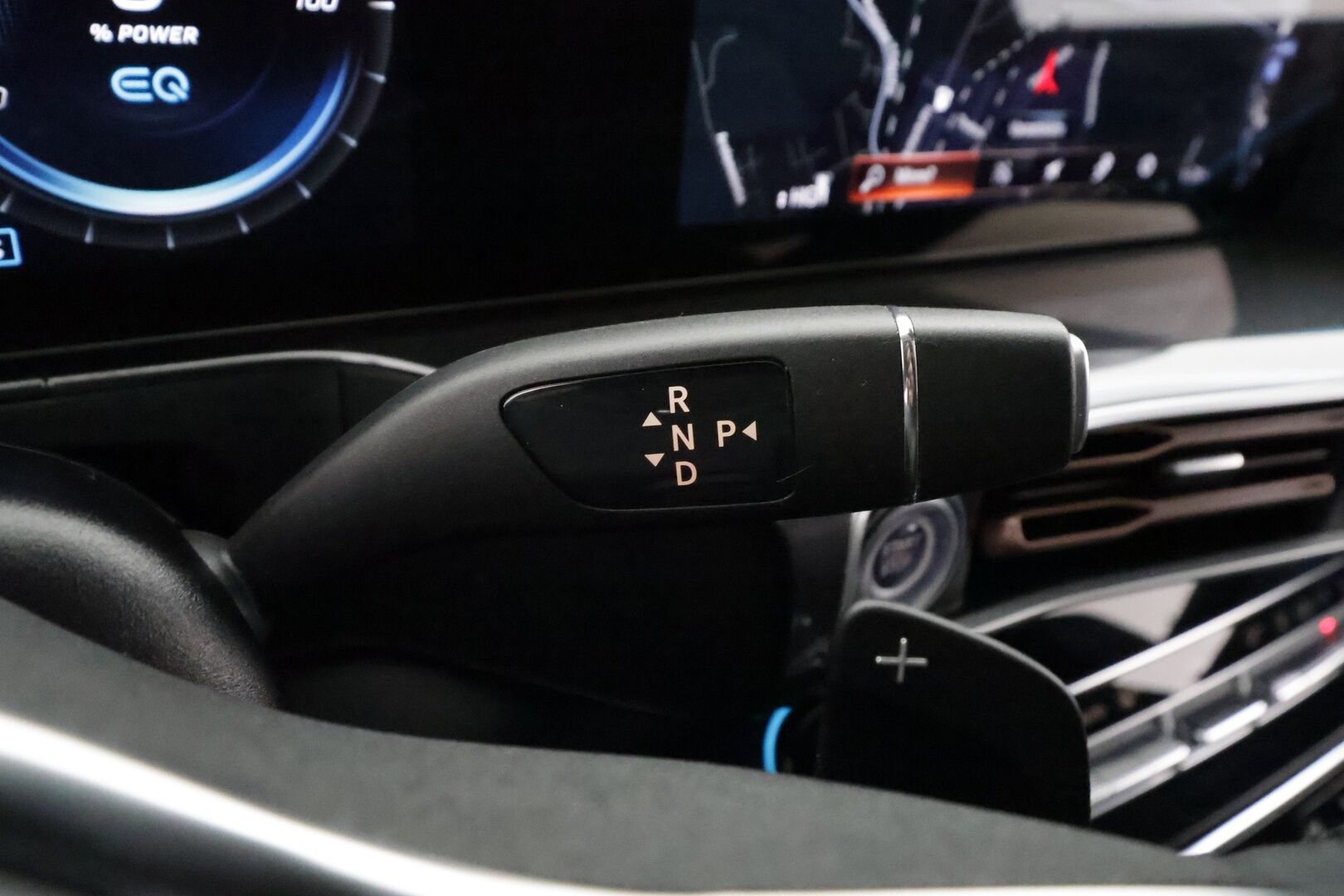 MERCEDES-BENZ EQC 2023 400 4Matic Avantgarde - / HUD / Koukku / Distronic + / Muistipenkki / Panorama / 360 Kamera / Sähkökontti || TULOSSA |