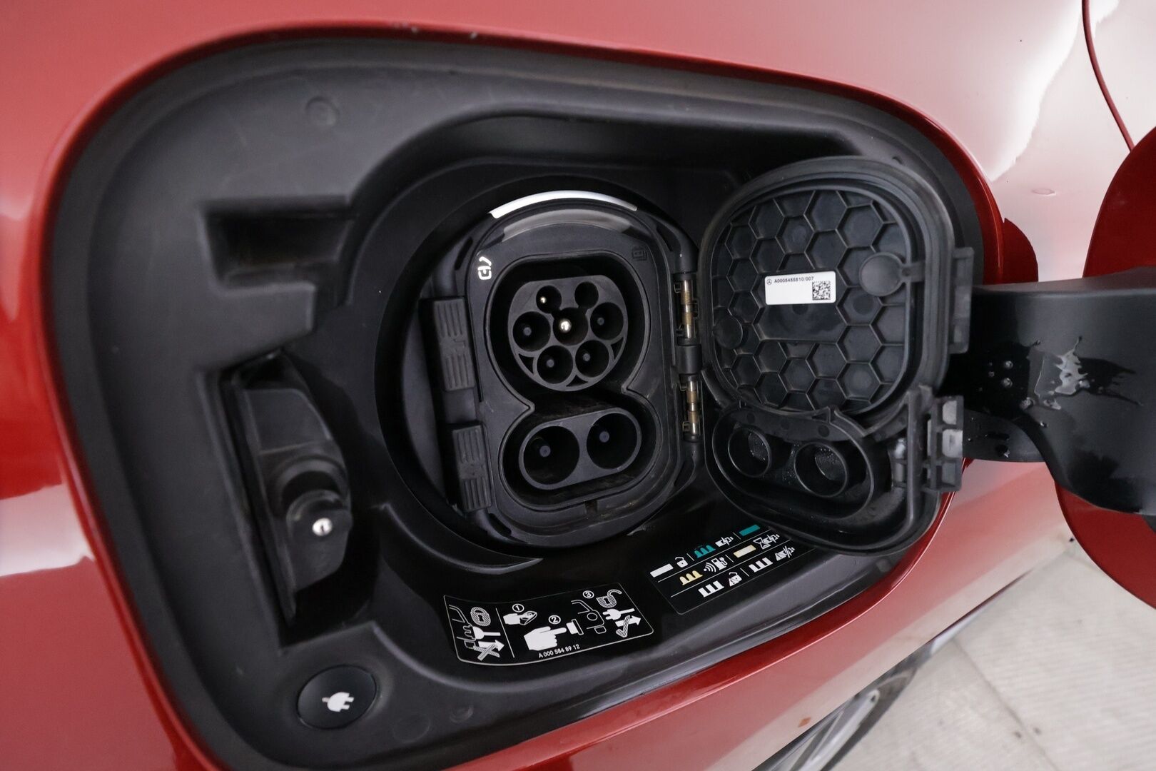 MERCEDES-BENZ EQC 2023 400 4Matic Avantgarde - / HUD / Koukku / Distronic + / Muistipenkki / Panorama / 360 Kamera / Sähkökontti || TULOSSA |