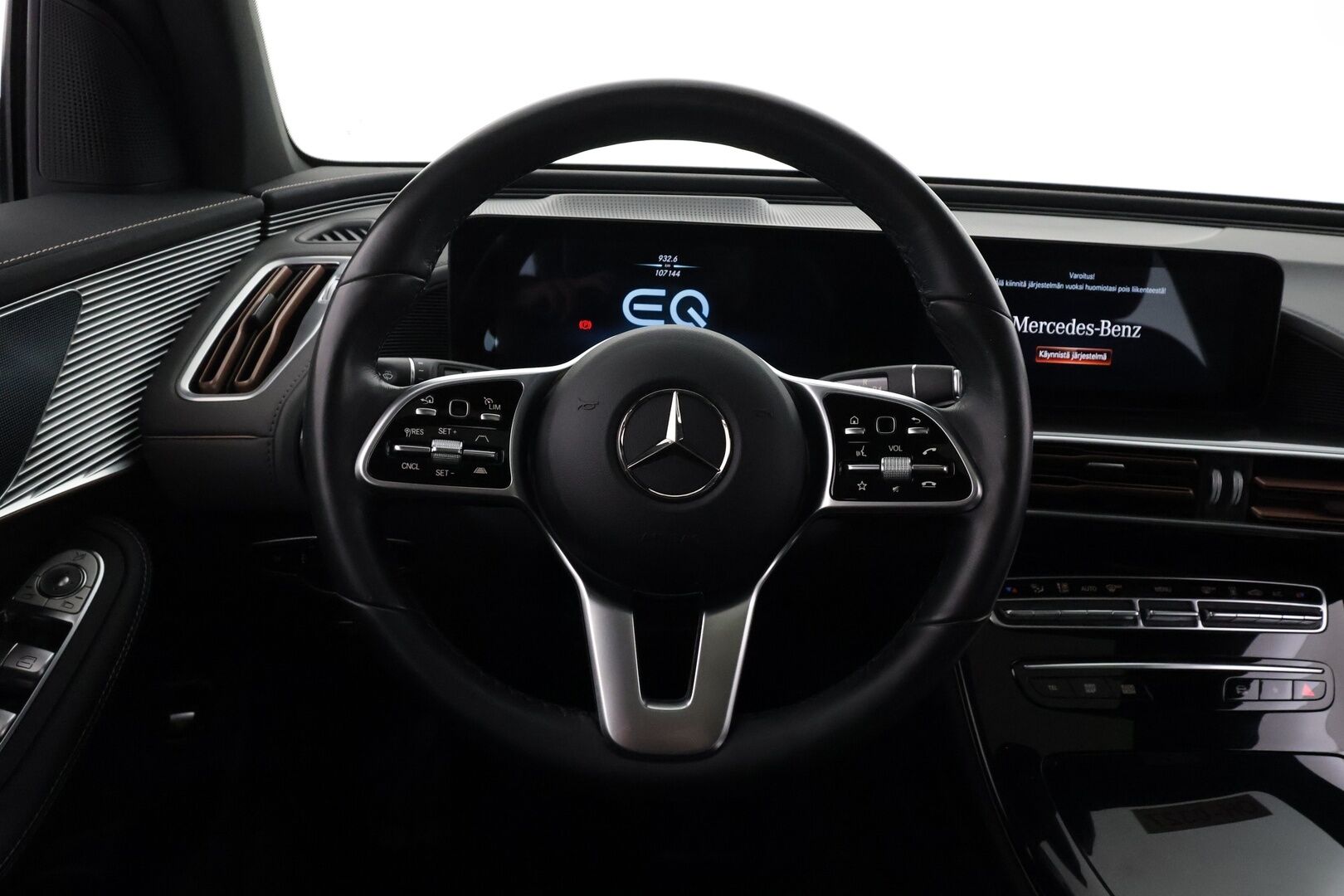 MERCEDES-BENZ EQC 2023 400 4Matic Avantgarde - / HUD / Koukku / Distronic + / Muistipenkki / Panorama / 360 Kamera / Sähkökontti || TULOSSA |