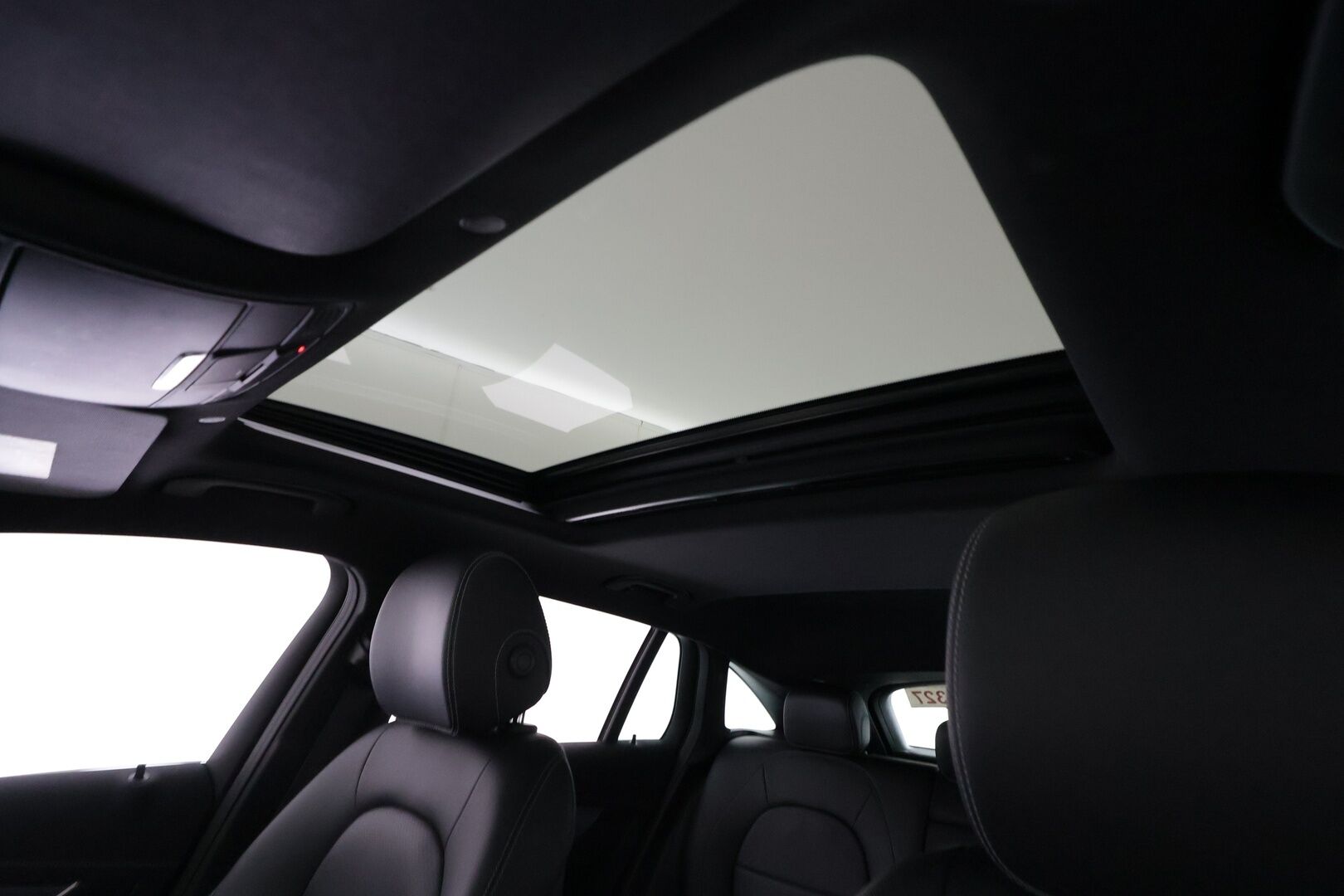 MERCEDES-BENZ EQC 2023 400 4Matic Avantgarde - / HUD / Koukku / Distronic + / Muistipenkki / Panorama / 360 Kamera / Sähkökontti || TULOSSA |