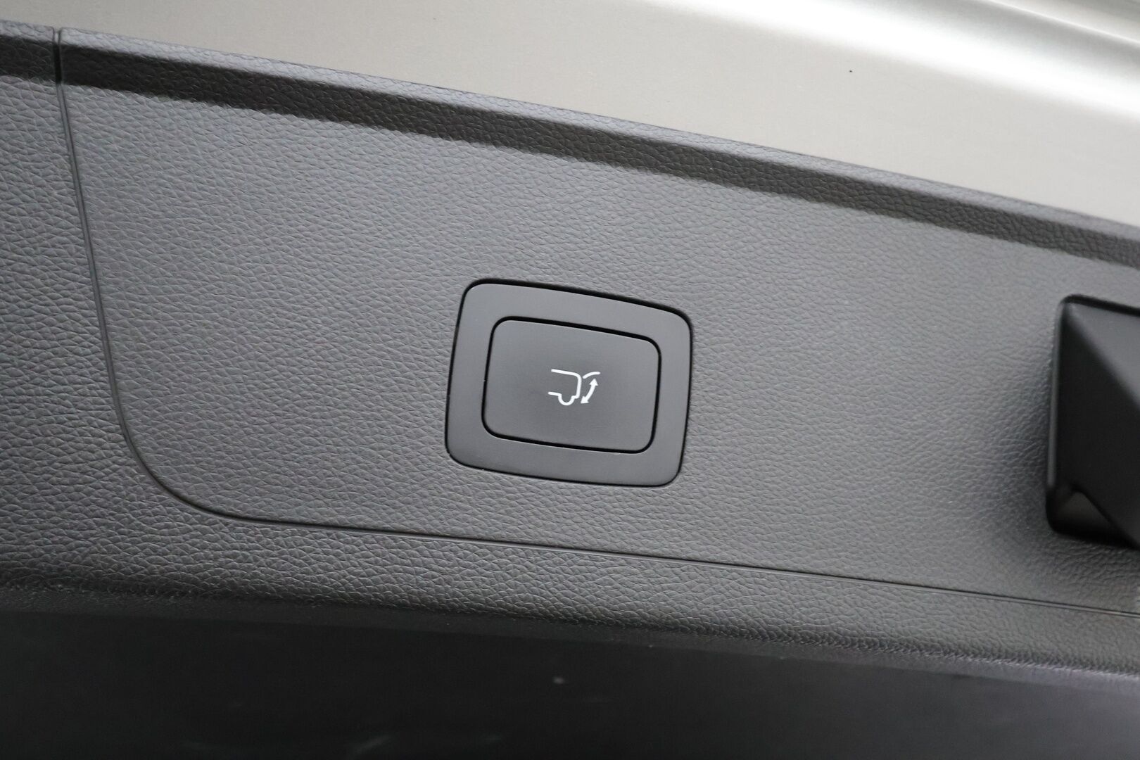MAXUS EUNIQ 6 2022 Grand Suv - | ACC | Vetokoukku | 360° kamera | Panorama | Sähkönahat | Keyless | LED | BSM | Lane Assist | Sähk. takaluukku | Ambient | Merkkihuollot | 