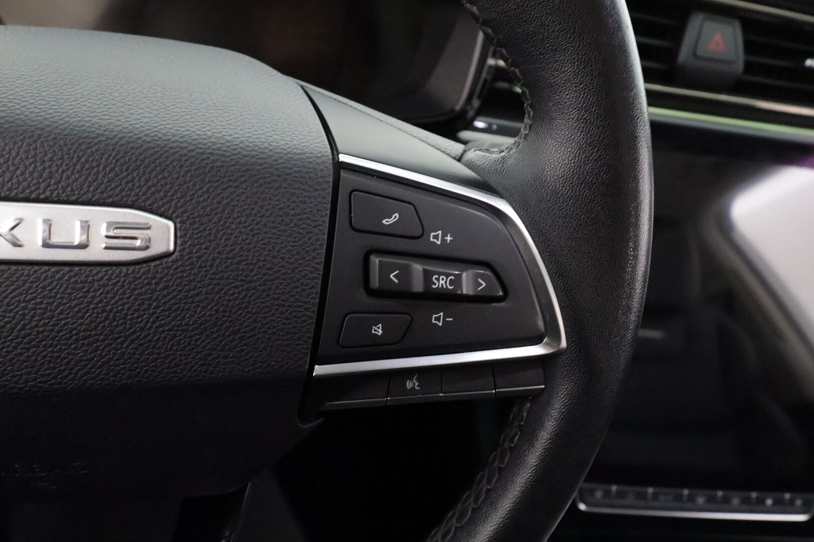 MAXUS EUNIQ 6 2022 Grand Suv - | ACC | Vetokoukku | 360° kamera | Panorama | Sähkönahat | Keyless | LED | BSM | Lane Assist | Sähk. takaluukku | Ambient | Merkkihuollot | 