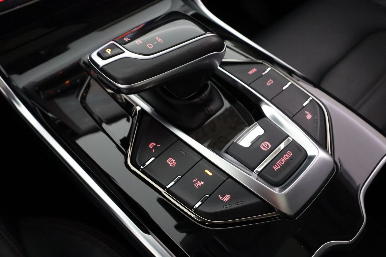 MAXUS EUNIQ 6 2022 Grand Suv - | ACC | Vetokoukku | 360° kamera | Panorama | Sähkönahat | Keyless | LED | BSM | Lane Assist | Sähk. takaluukku | Ambient | Merkkihuollot | 